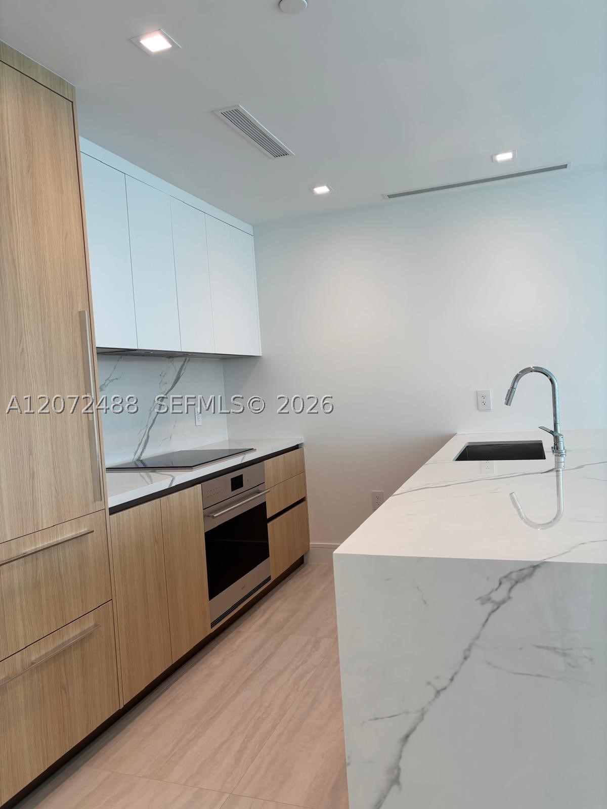 2411 LAGUNA CIRCLE #809, North Miami FL 33181