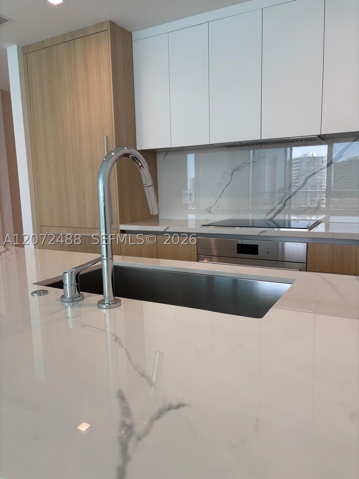 2411 LAGUNA CIRCLE #809, North Miami FL 33181