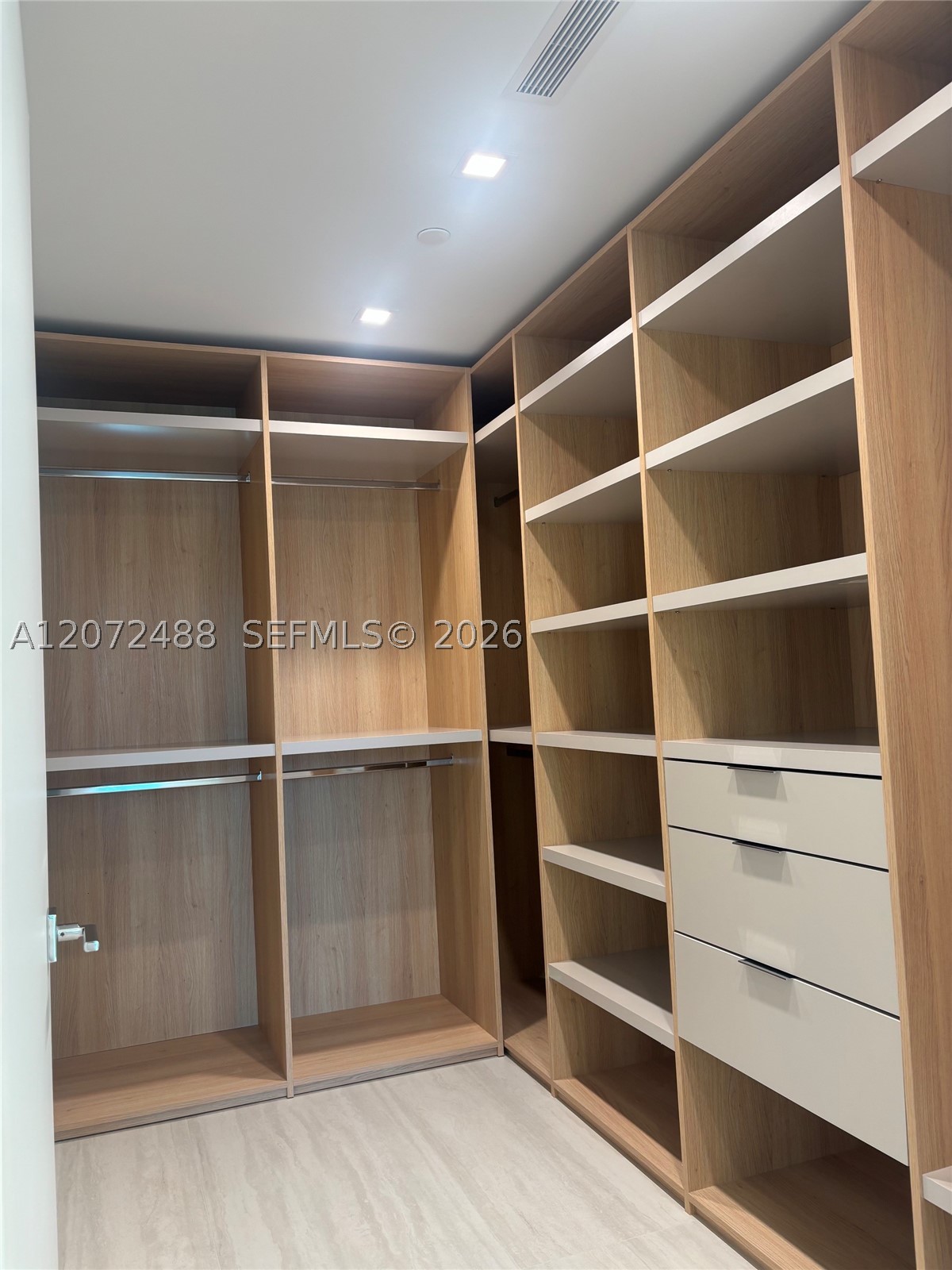 2411 LAGUNA CIRCLE #809, North Miami FL 33181