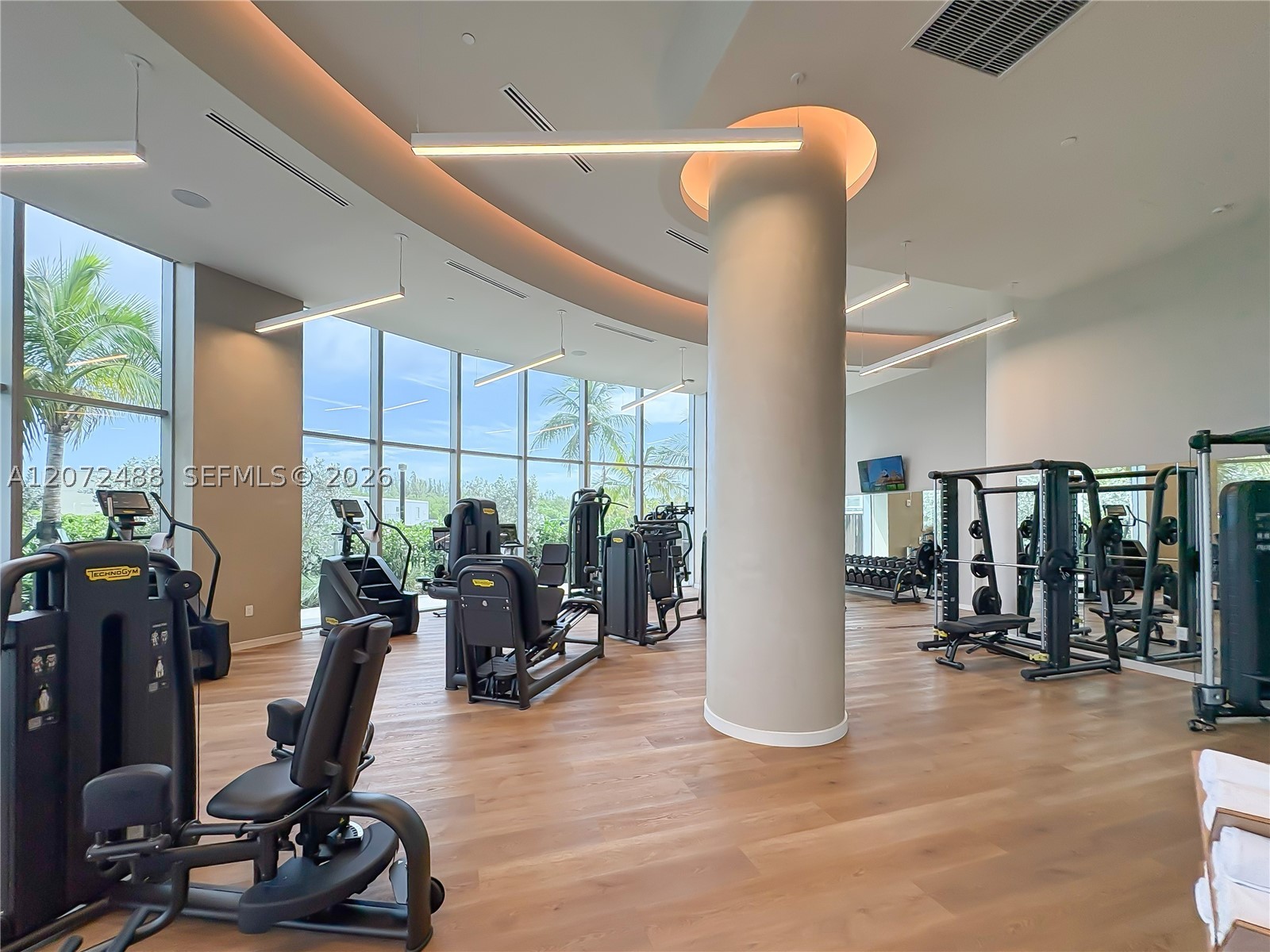 2411 LAGUNA CIRCLE #809, North Miami FL 33181