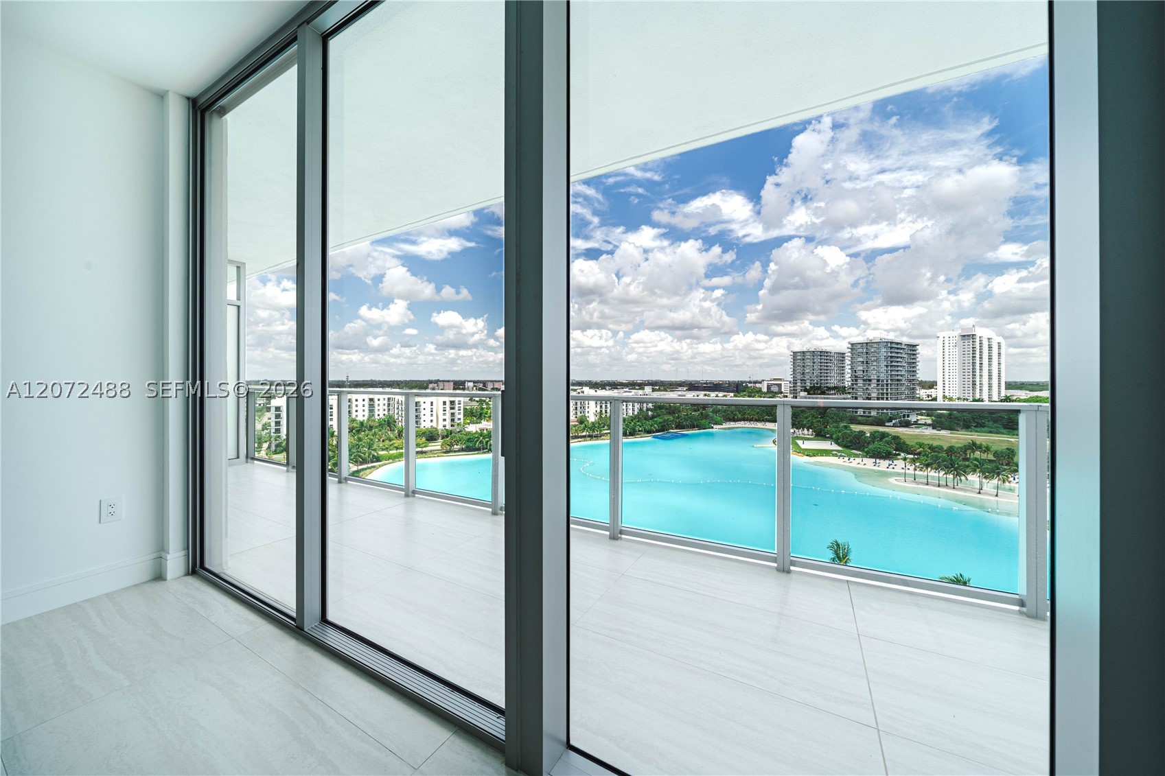 2411 LAGUNA CIRCLE #809, North Miami FL 33181