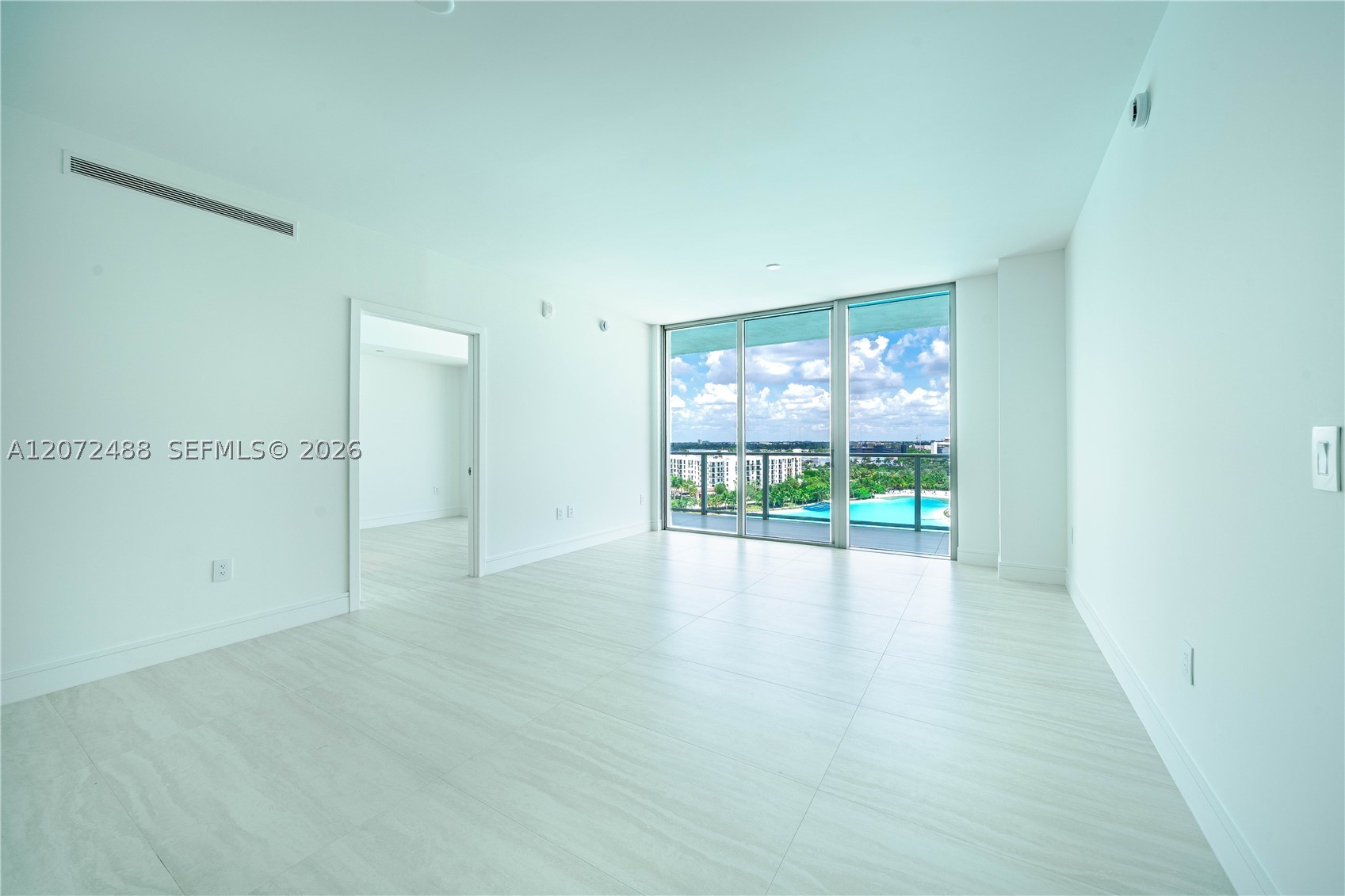 2411 LAGUNA CIRCLE #809, North Miami FL 33181