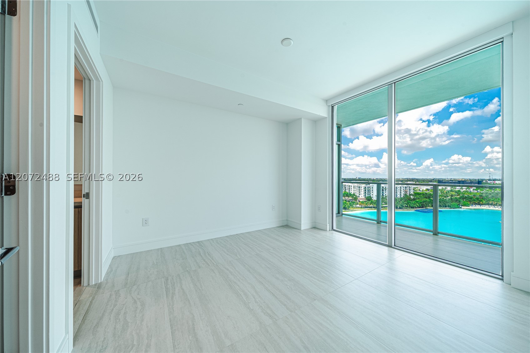 2411 LAGUNA CIRCLE #809, North Miami FL 33181