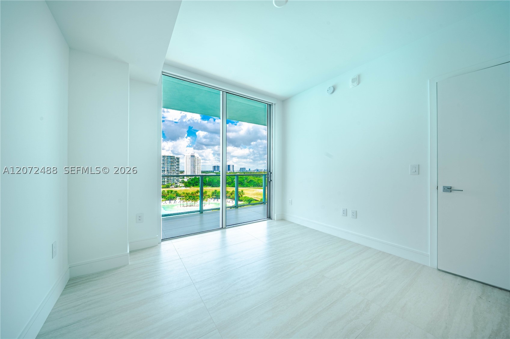 2411 LAGUNA CIRCLE #809, North Miami FL 33181