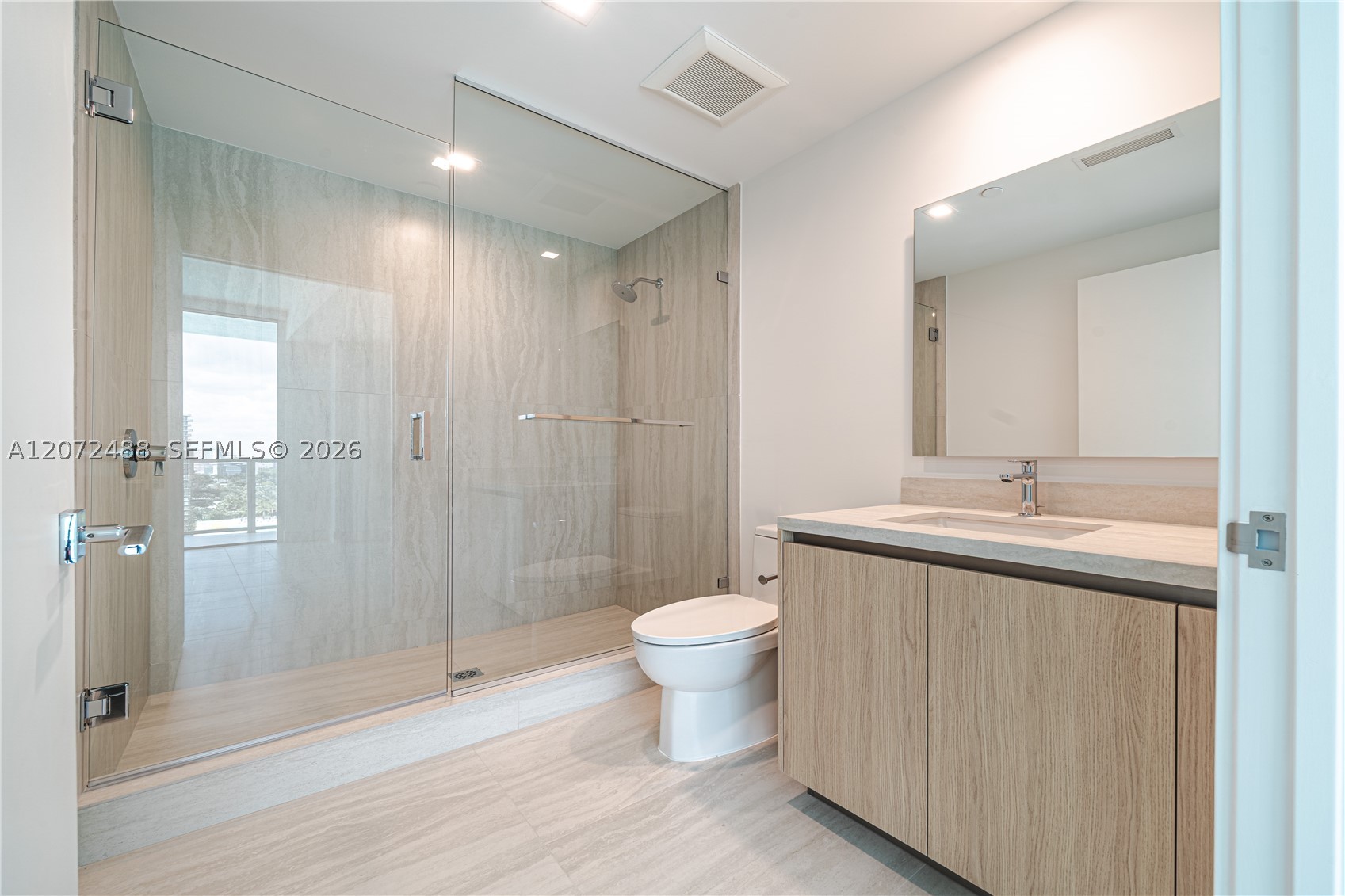2411 LAGUNA CIRCLE #809, North Miami FL 33181