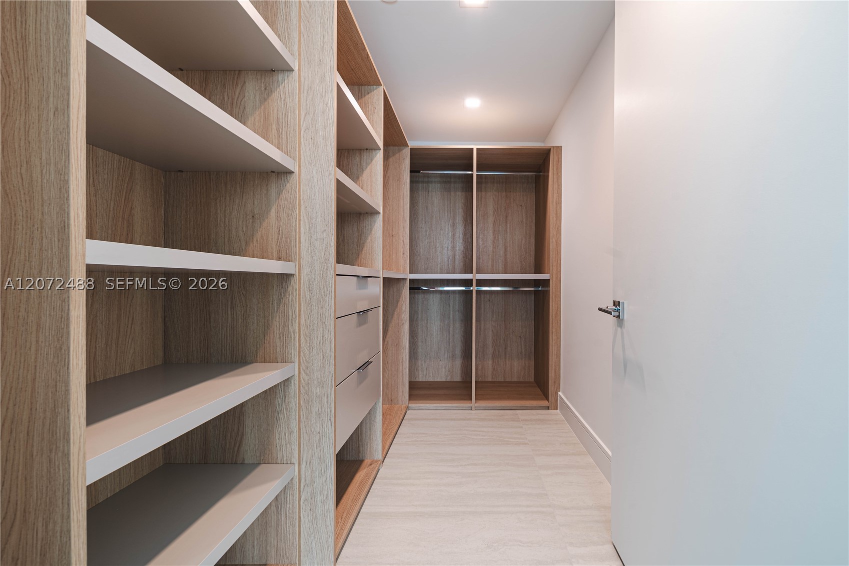 2411 LAGUNA CIRCLE #809, North Miami FL 33181