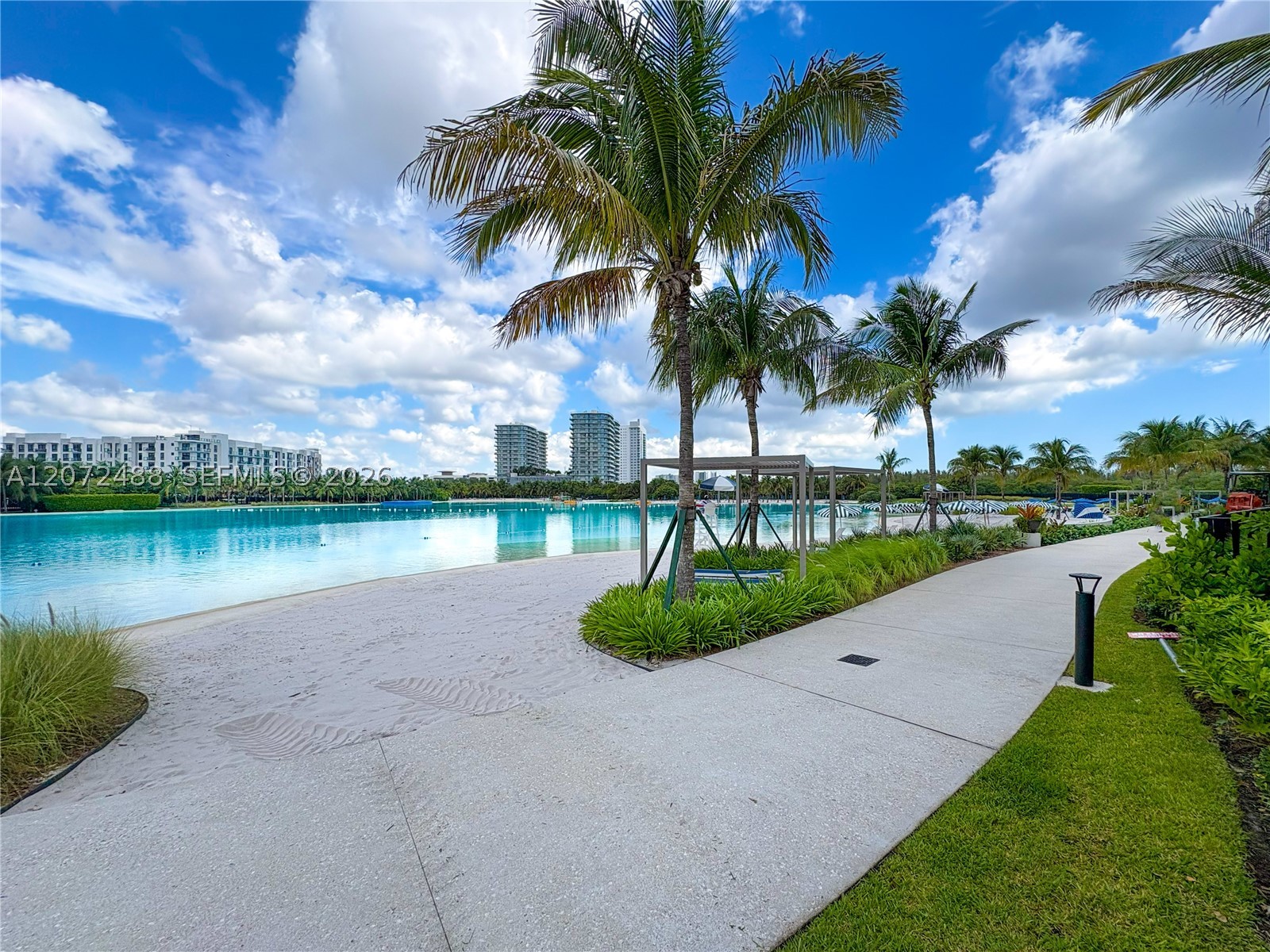 2411 LAGUNA CIRCLE #809, North Miami FL 33181