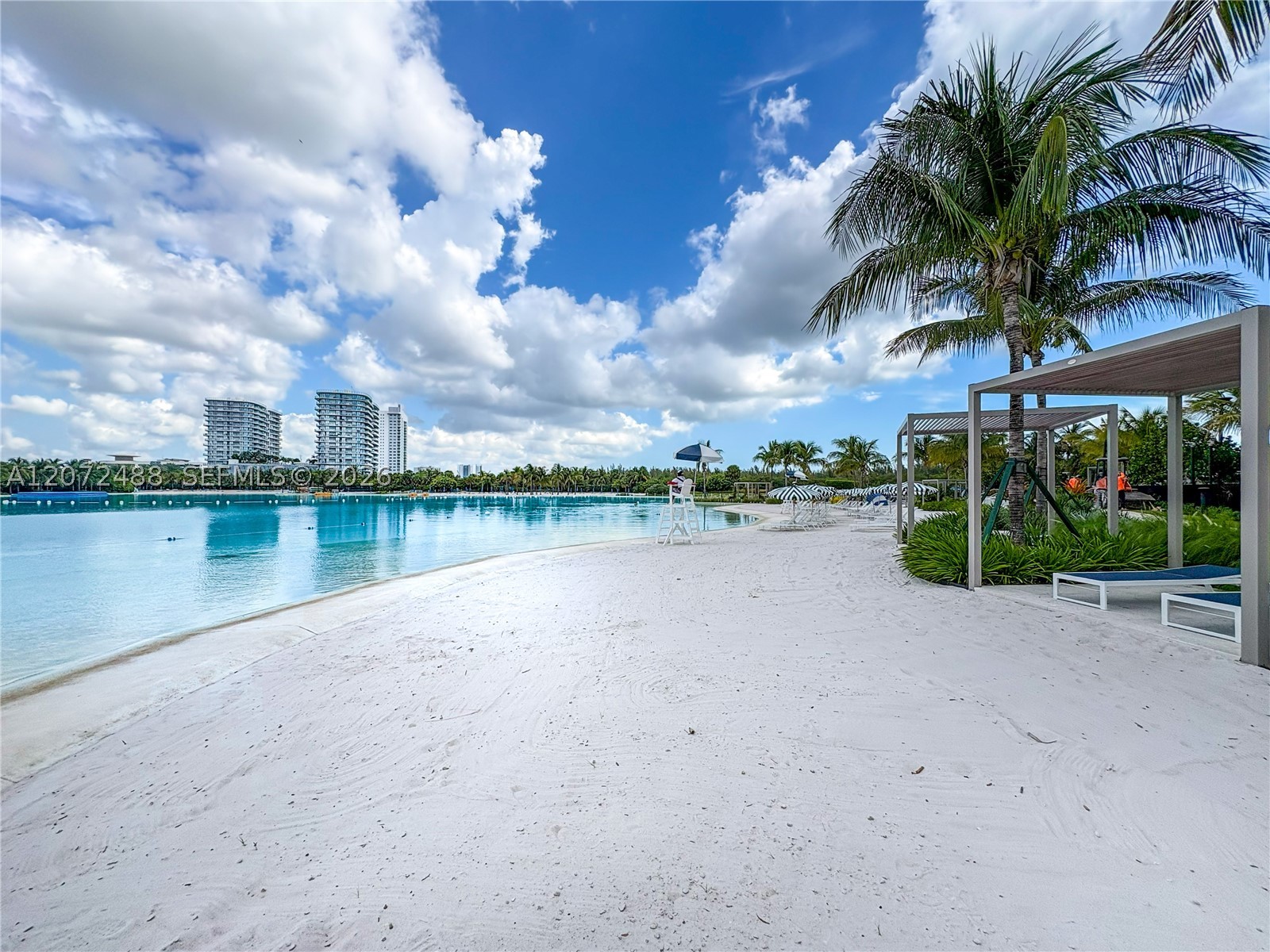 2411 LAGUNA CIRCLE #809, North Miami FL 33181