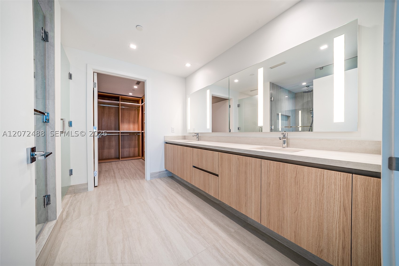2411 LAGUNA CIRCLE #809, North Miami FL 33181
