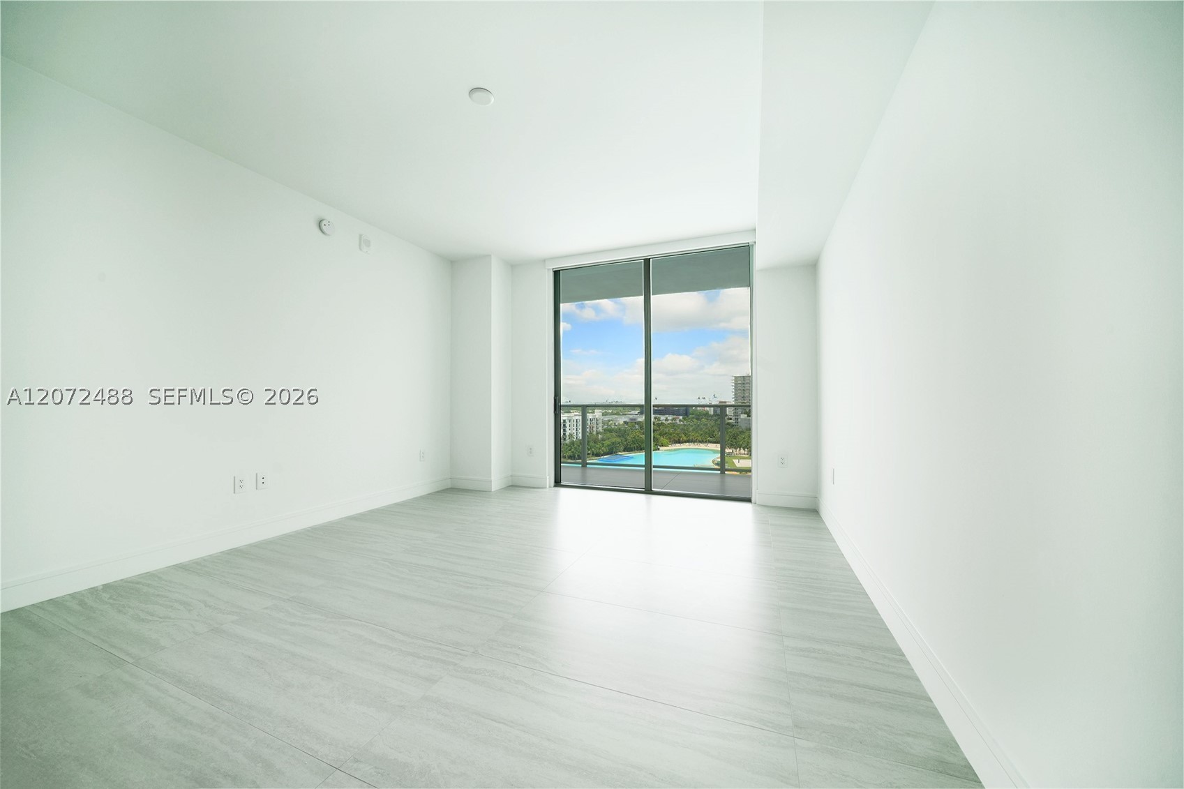 2411 LAGUNA CIRCLE #809, North Miami FL 33181