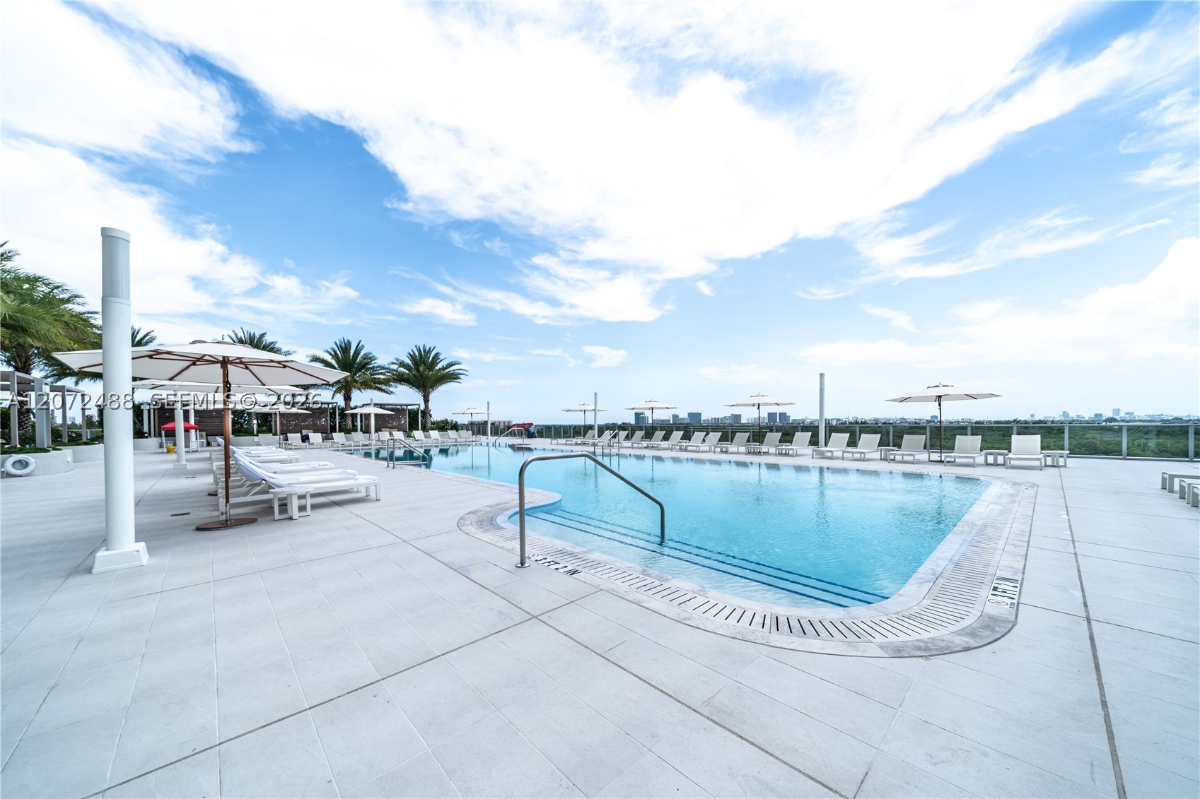 2411 LAGUNA CIRCLE #809, North Miami FL 33181