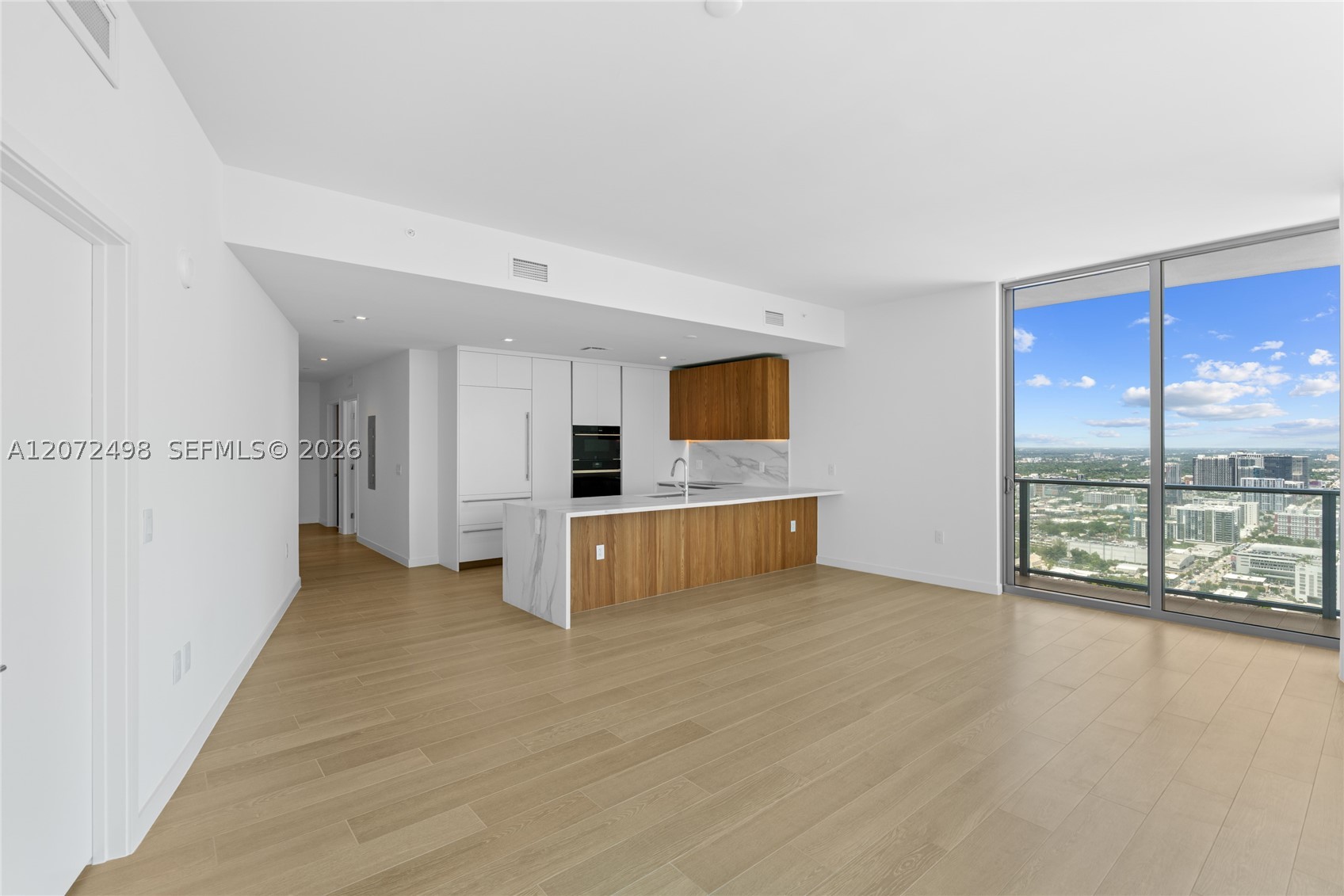 1400 Biscayne Blvd #4206, Miami FL 33132
