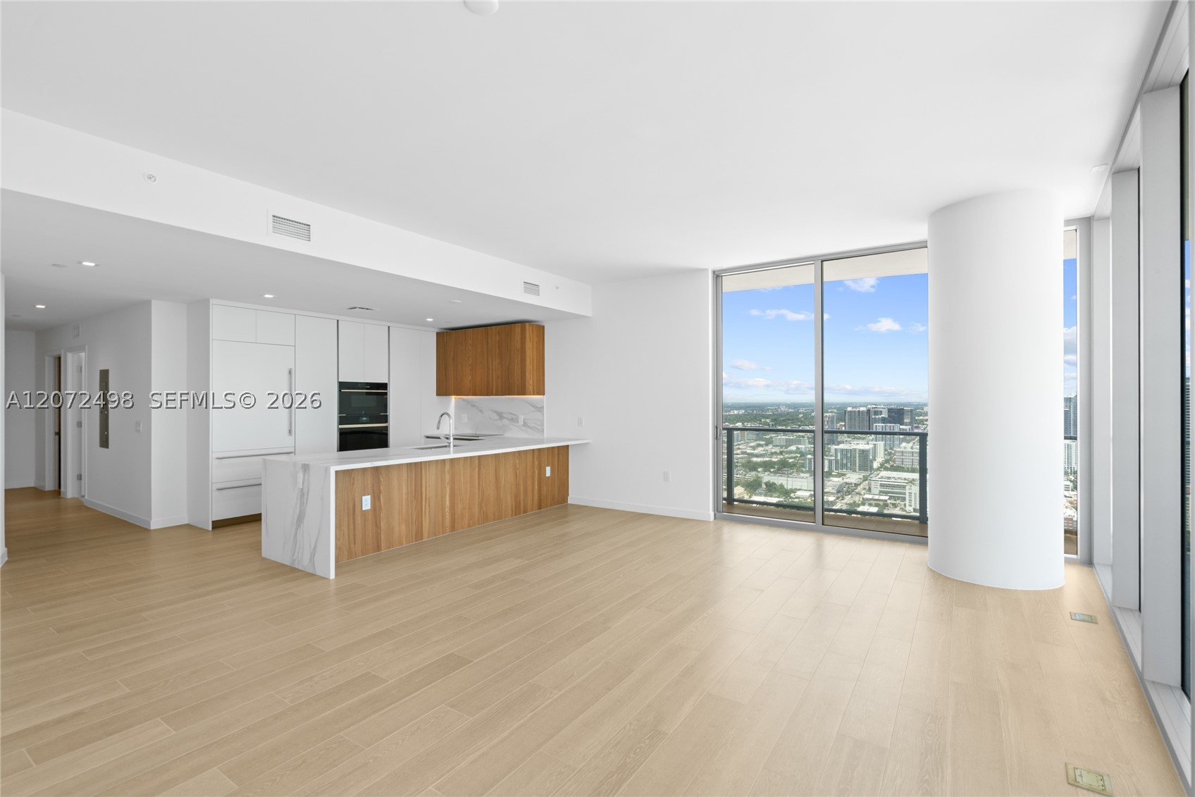 1400 Biscayne Blvd #4206, Miami FL 33132
