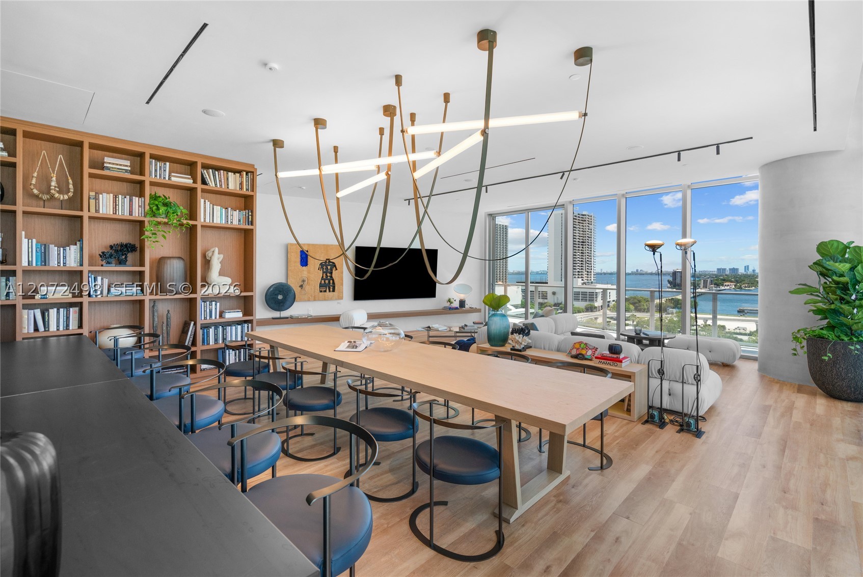 1400 Biscayne Blvd #4206, Miami FL 33132