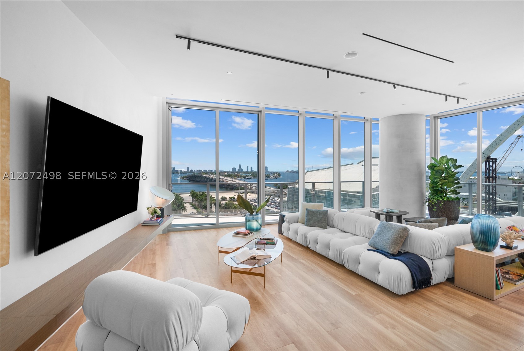 1400 Biscayne Blvd #4206, Miami FL 33132