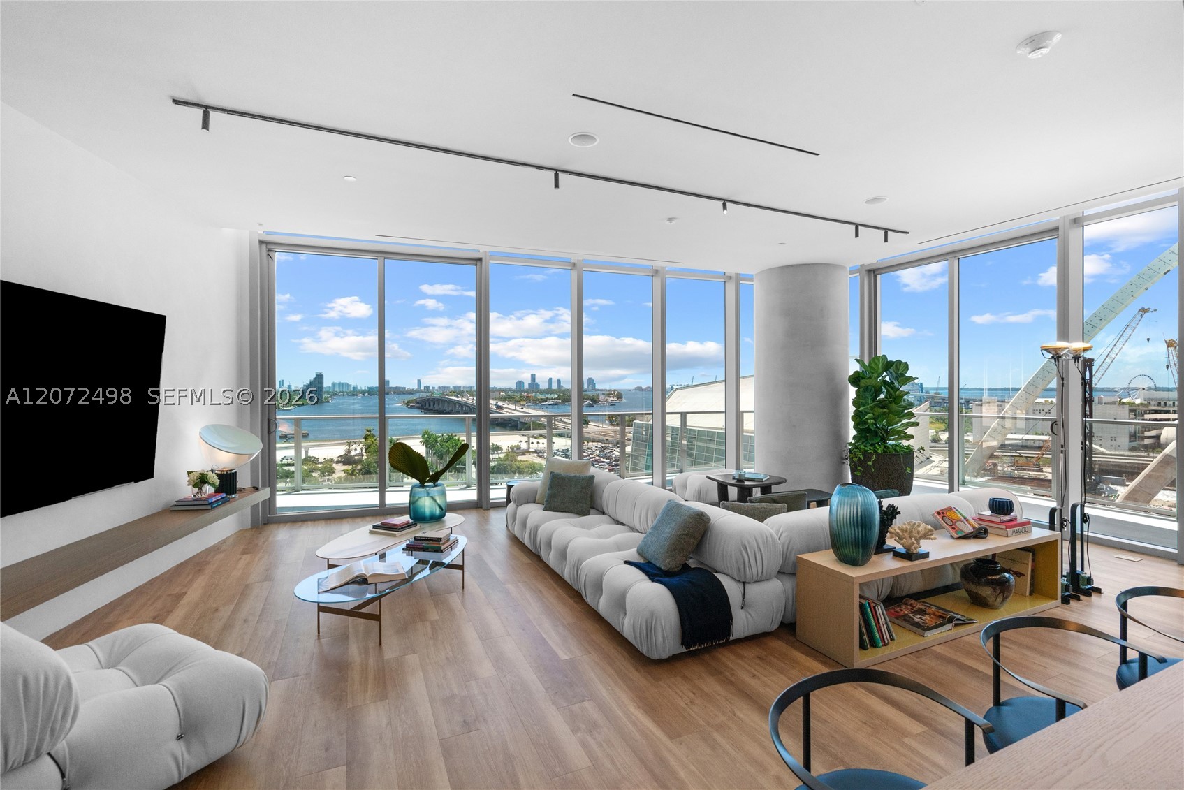 1400 Biscayne Blvd #4206, Miami FL 33132
