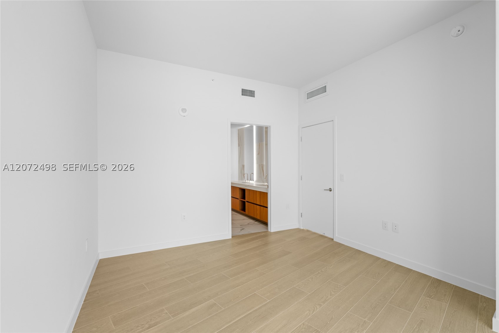 1400 Biscayne Blvd #4206, Miami FL 33132