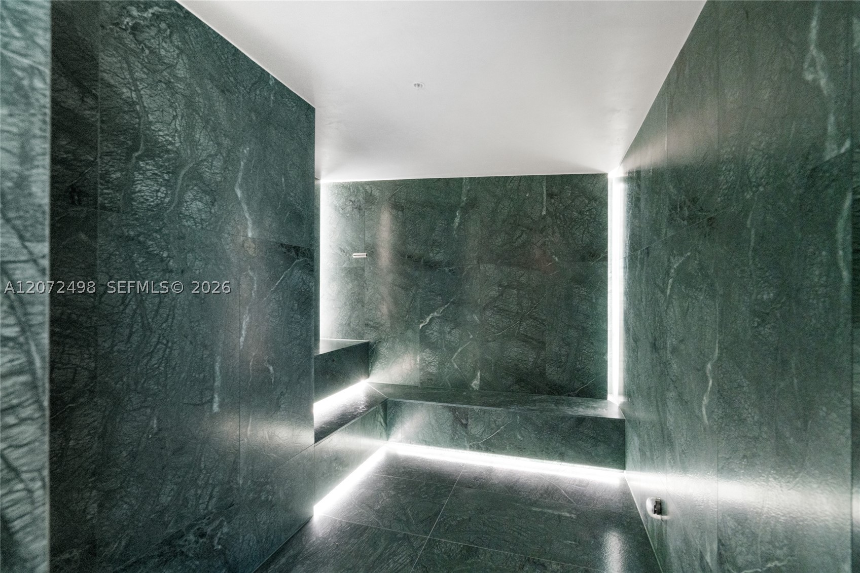 1400 Biscayne Blvd #4206, Miami FL 33132
