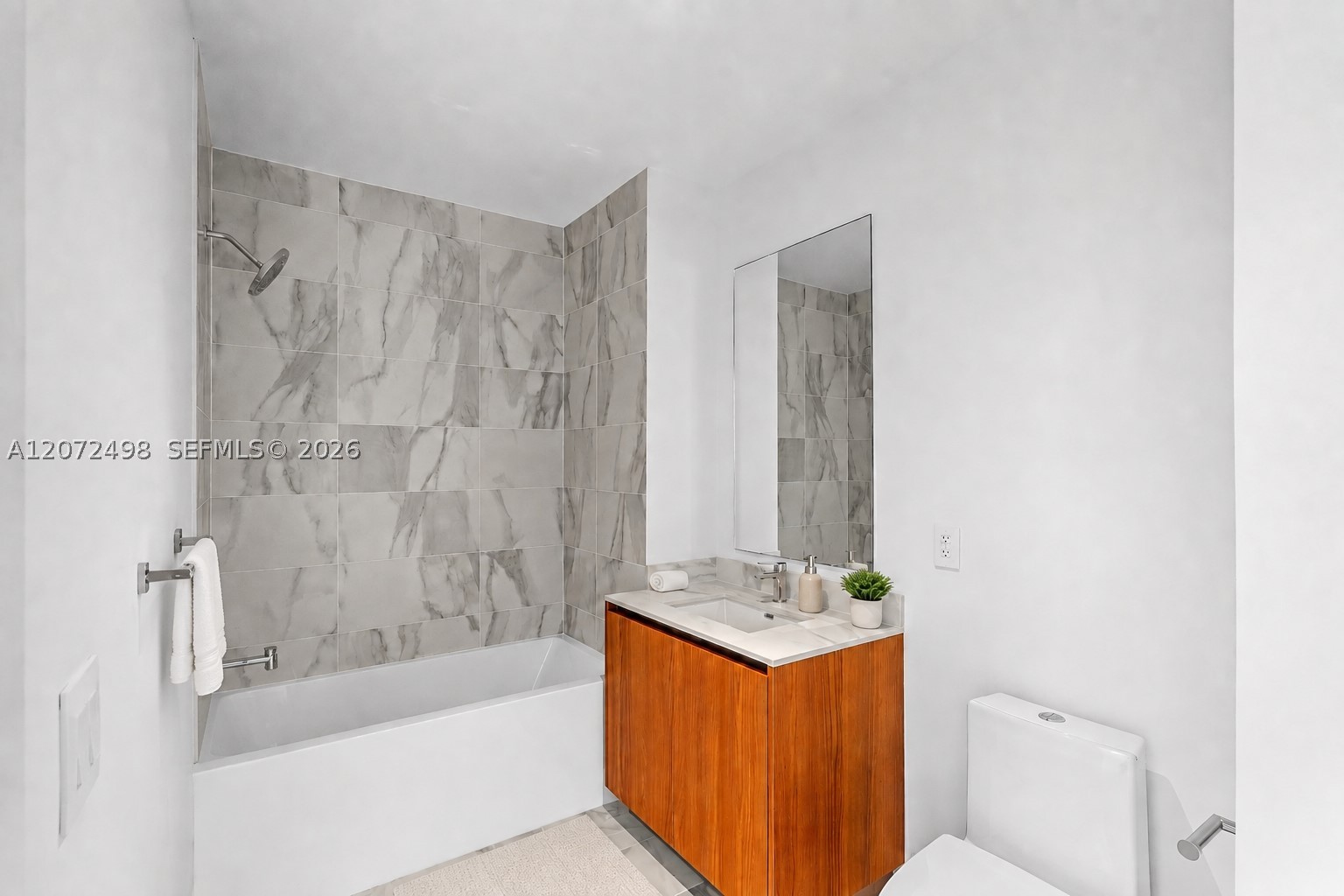 1400 Biscayne Blvd #4206, Miami FL 33132