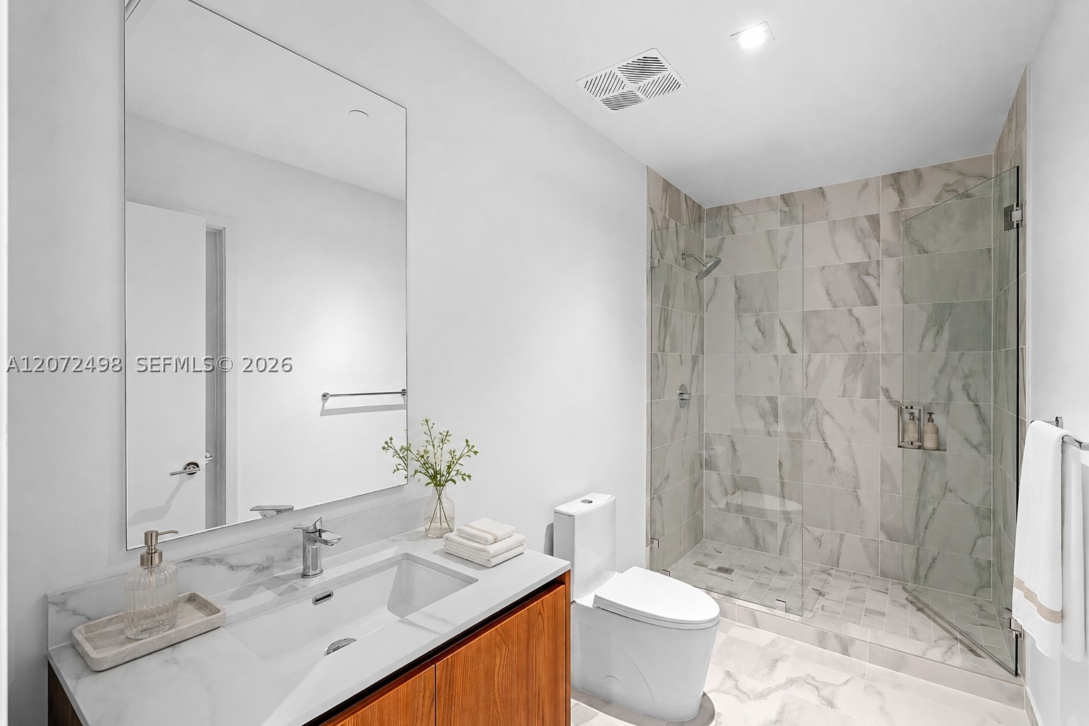 1400 Biscayne Blvd #4206, Miami FL 33132