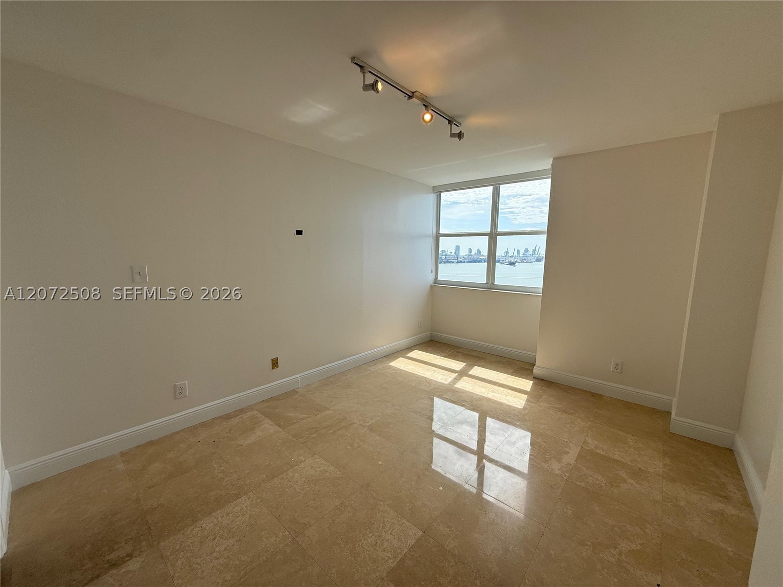 770 Claughton Island Dr #2016, Miami FL 33131