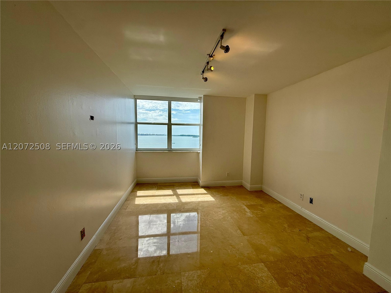 770 Claughton Island Dr #2016, Miami FL 33131