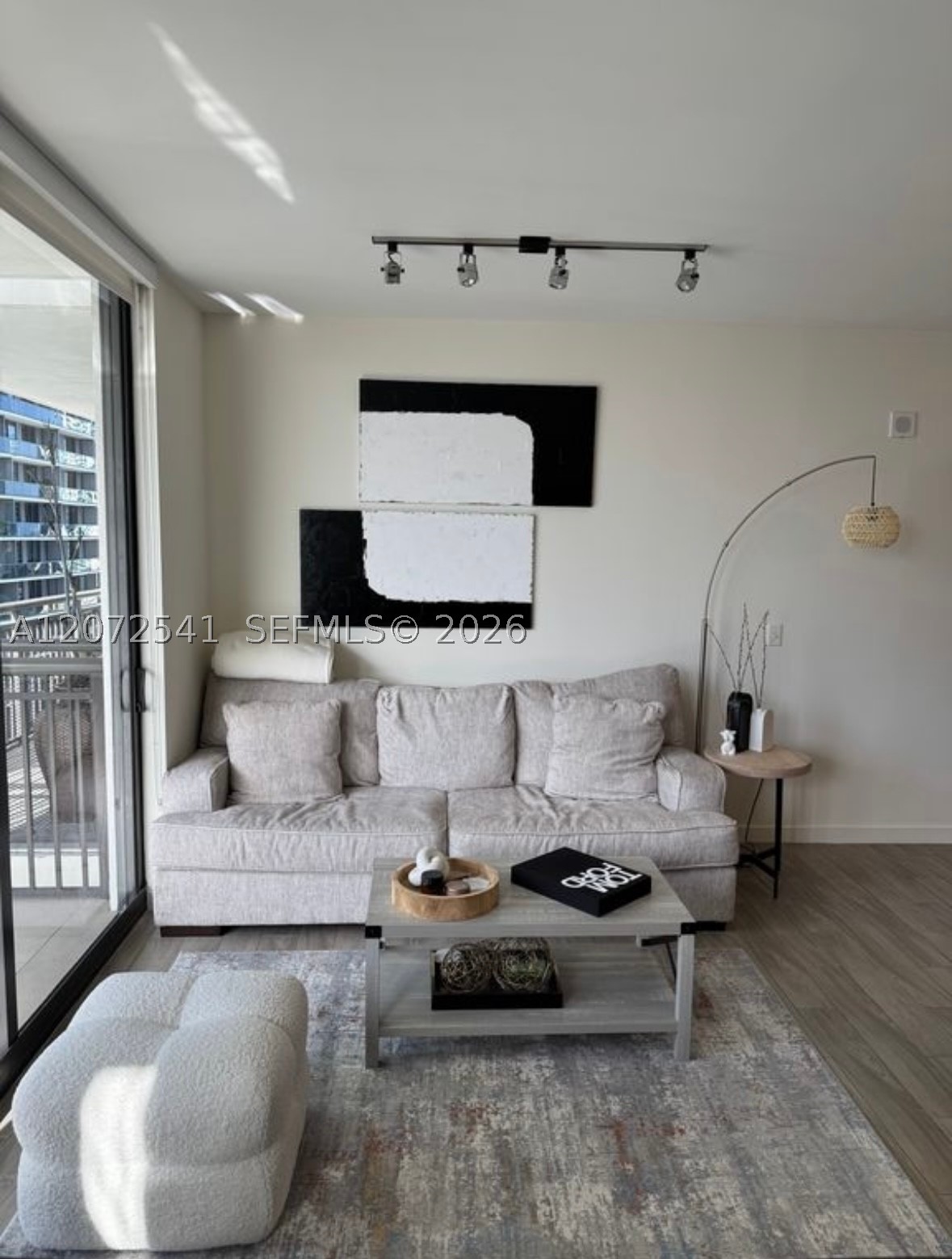 999 SW 1st Ave #1814, Miami FL 33130