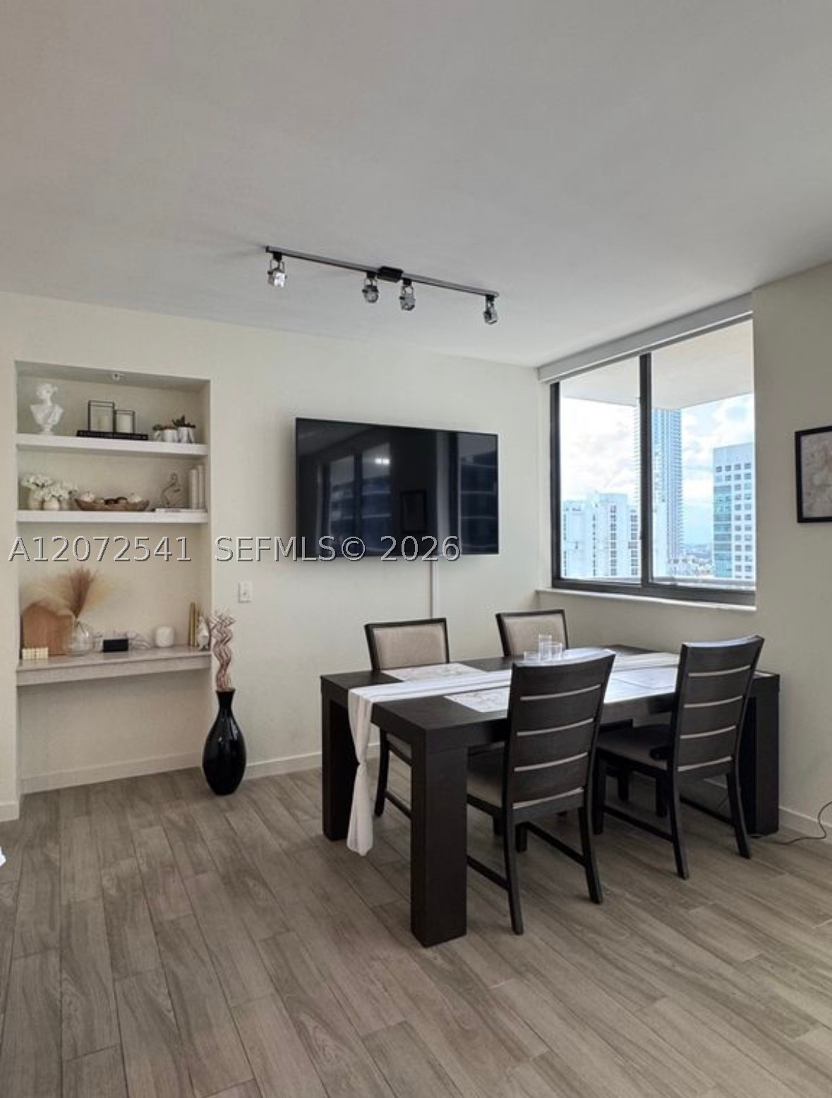 999 SW 1st Ave #1814, Miami FL 33130