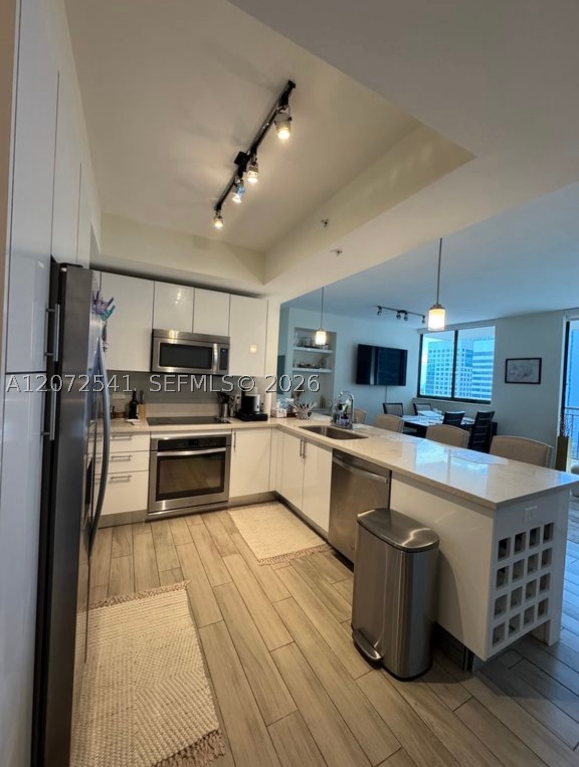 999 SW 1st Ave #1814, Miami FL 33130
