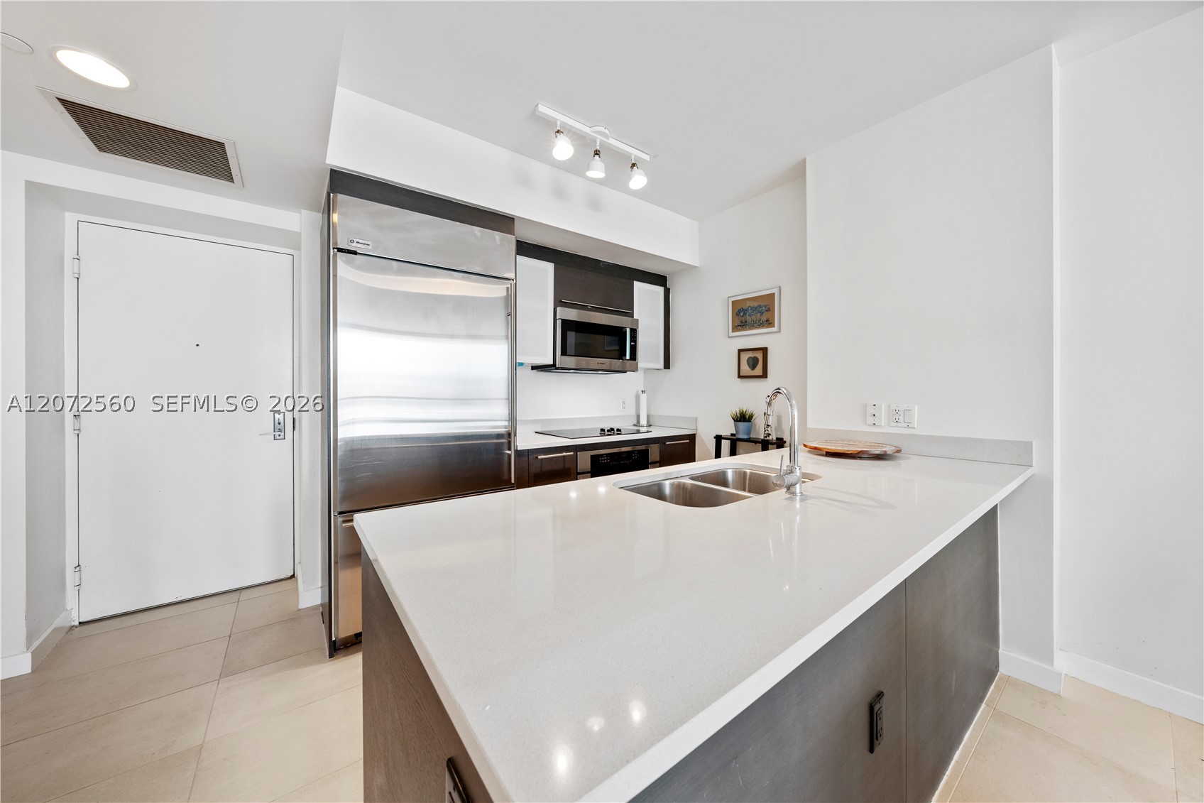 55 SE 6th St #1708, Miami FL 33131