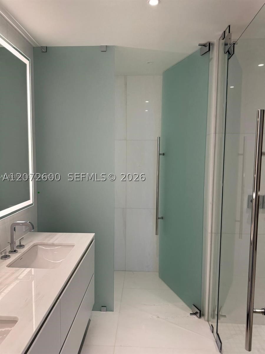 300 Biscayne Boulevard Way #1805W, Miami FL 33131
