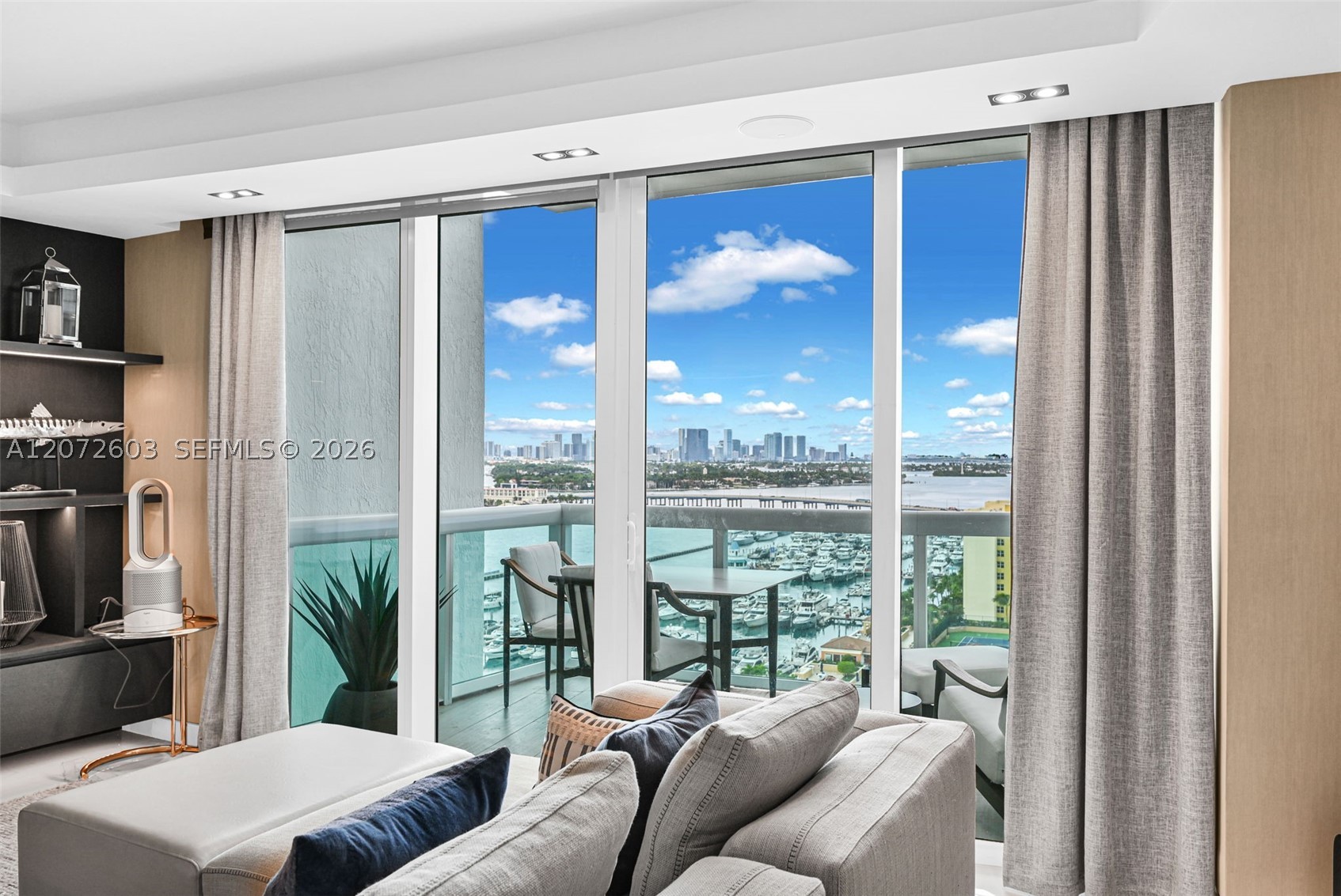 1000 S Pointe Dr #1706, Miami Beach FL 33139