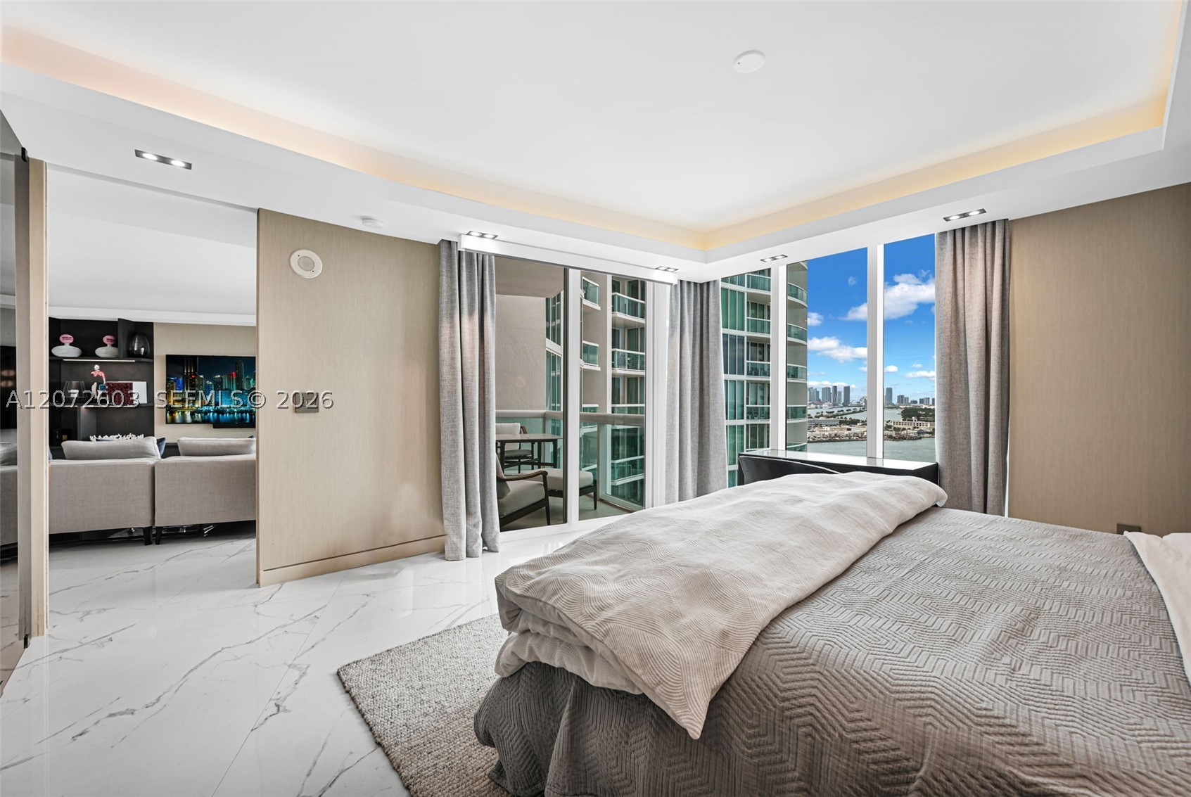 1000 S Pointe Dr #1706, Miami Beach FL 33139