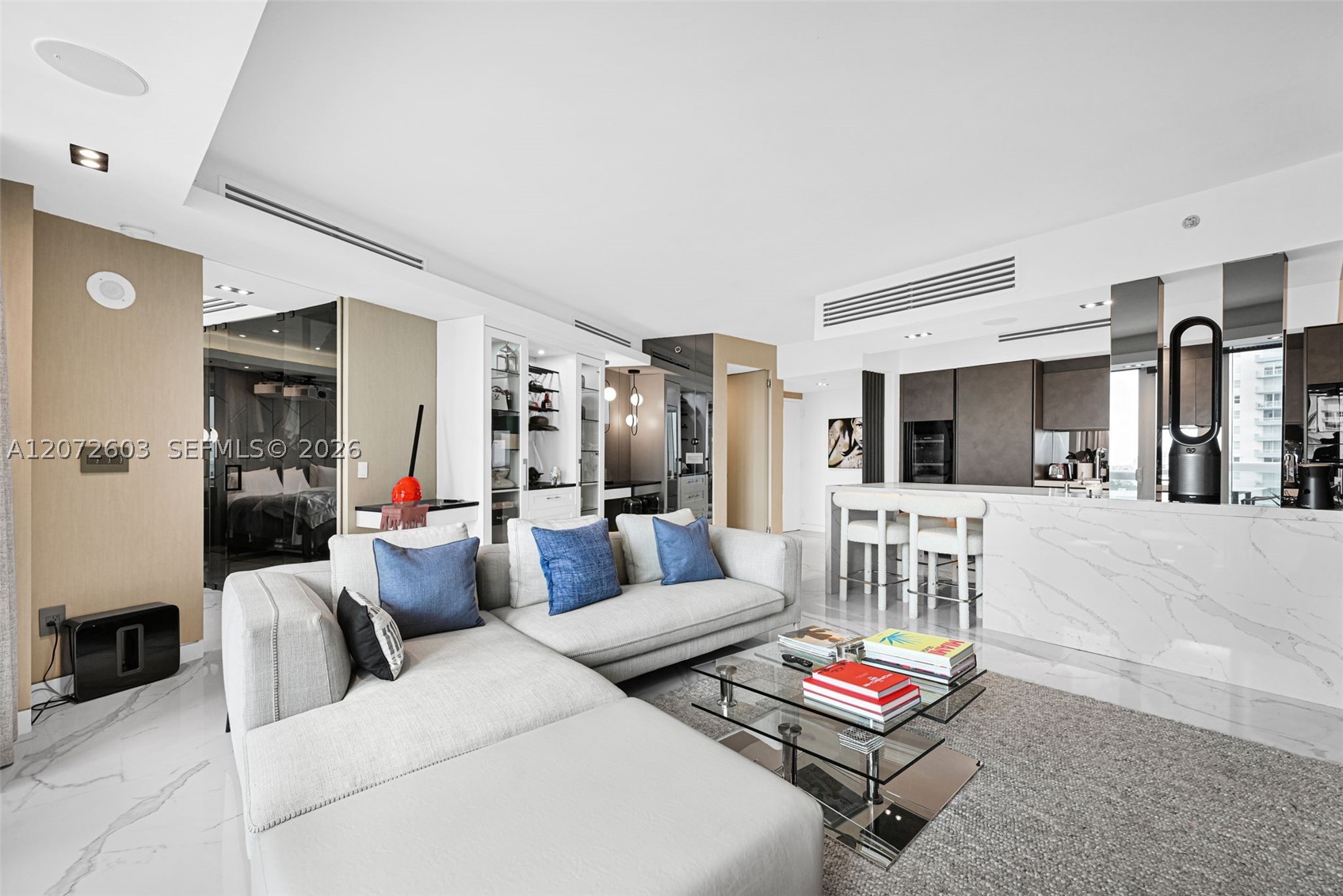 1000 S Pointe Dr #1706, Miami Beach FL 33139