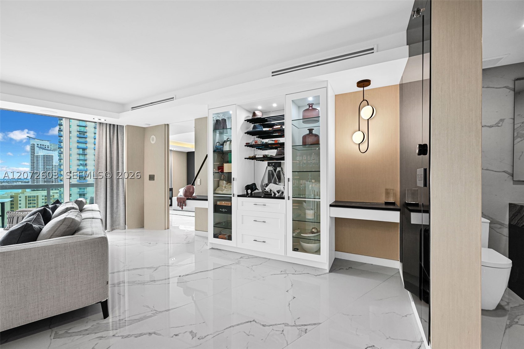 1000 S Pointe Dr #1706, Miami Beach FL 33139