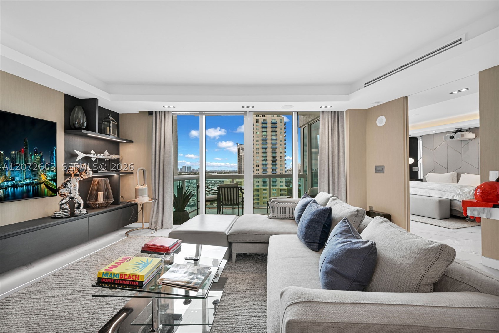 1000 S Pointe Dr #1706, Miami Beach FL 33139