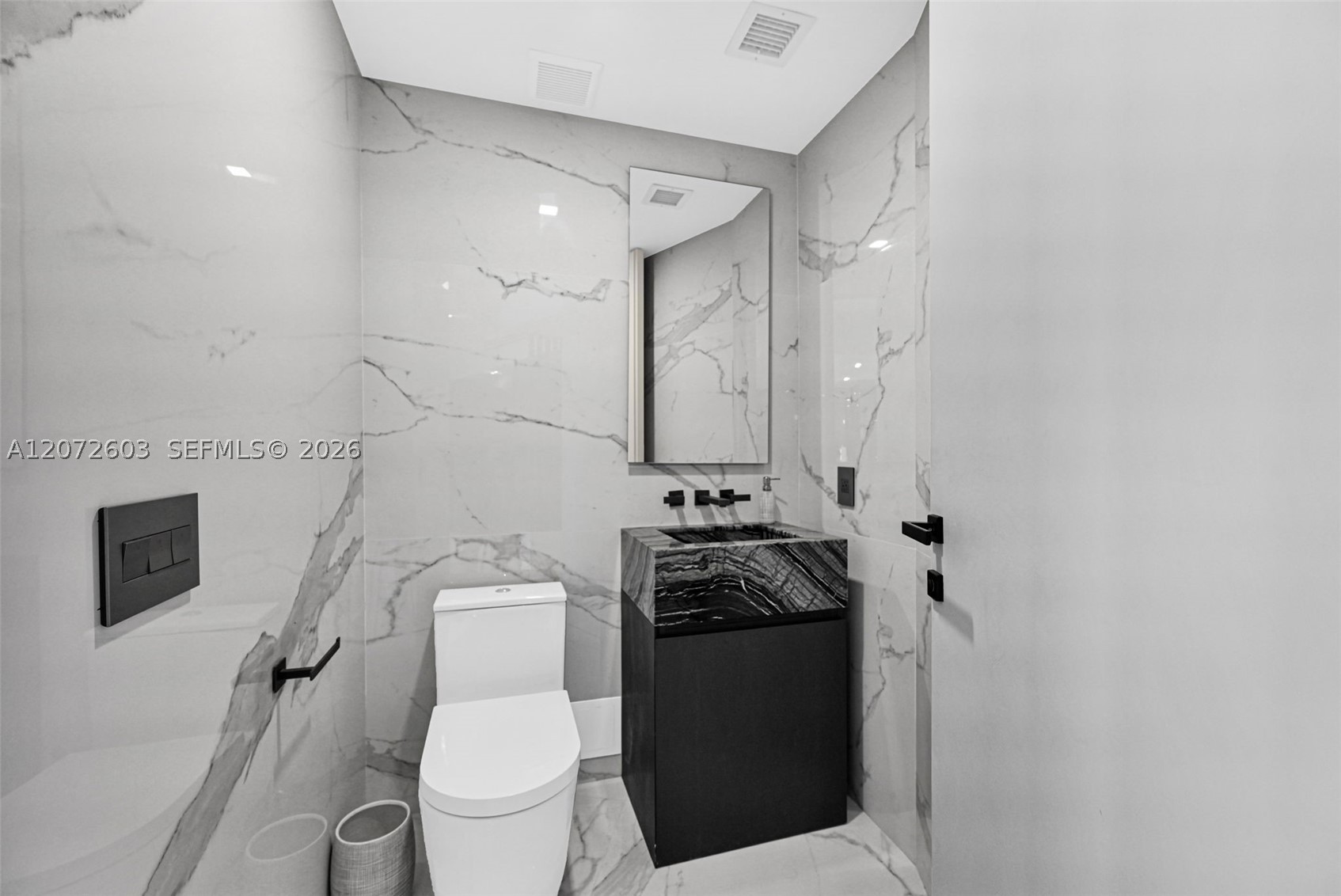 1000 S Pointe Dr #1706, Miami Beach FL 33139