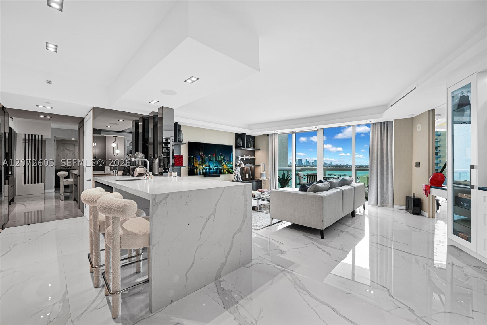 1000 S Pointe Dr #1706, Miami Beach FL 33139