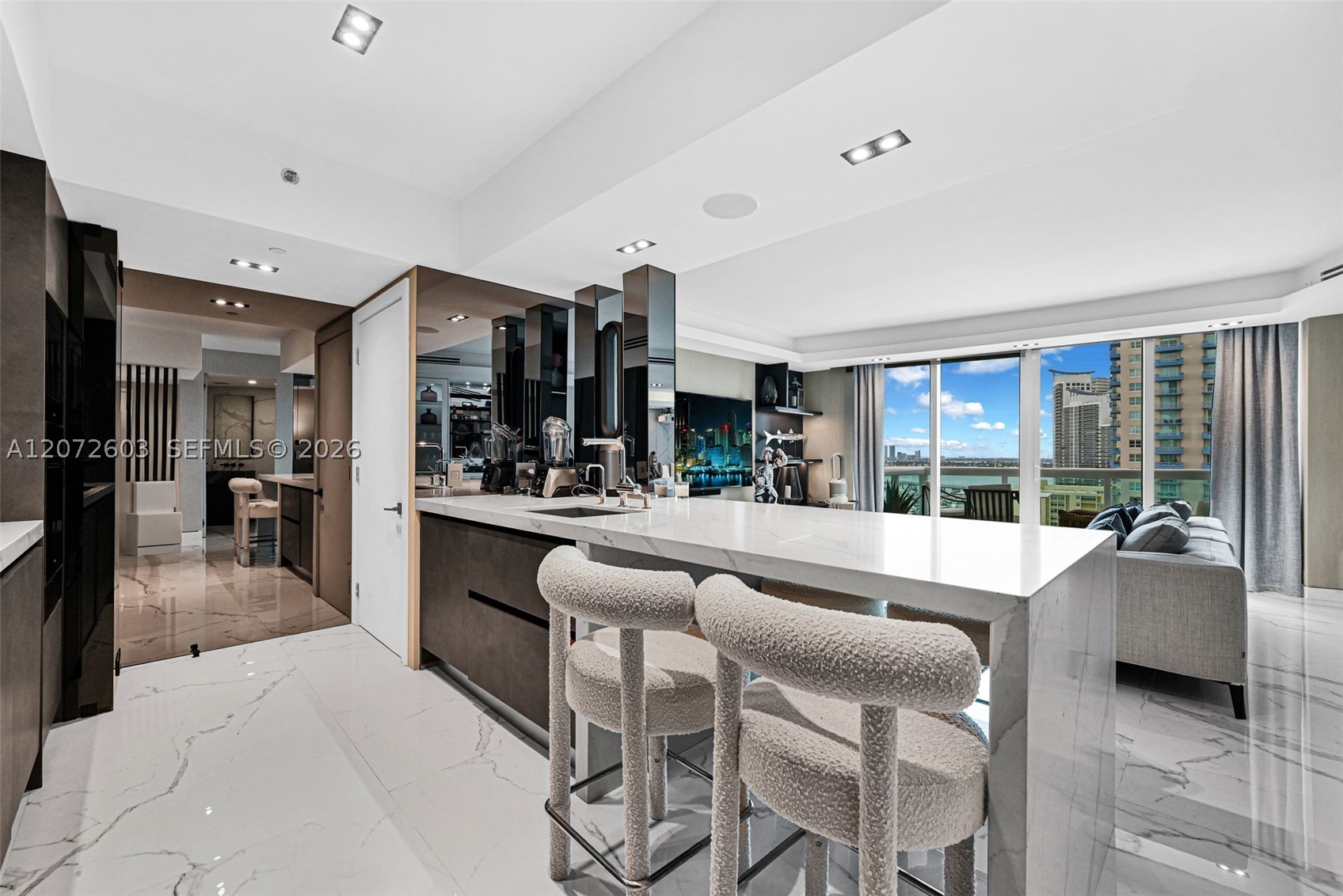 1000 S Pointe Dr #1706, Miami Beach FL 33139