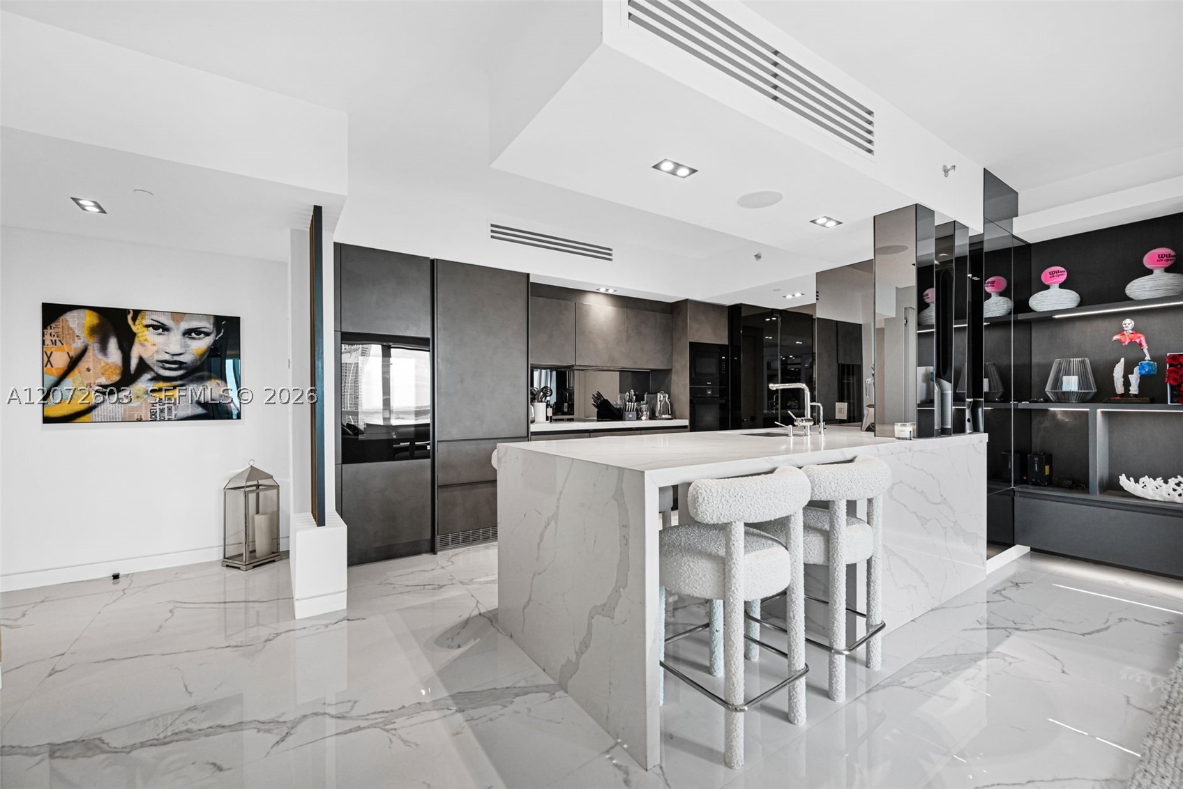 1000 S Pointe Dr #1706, Miami Beach FL 33139