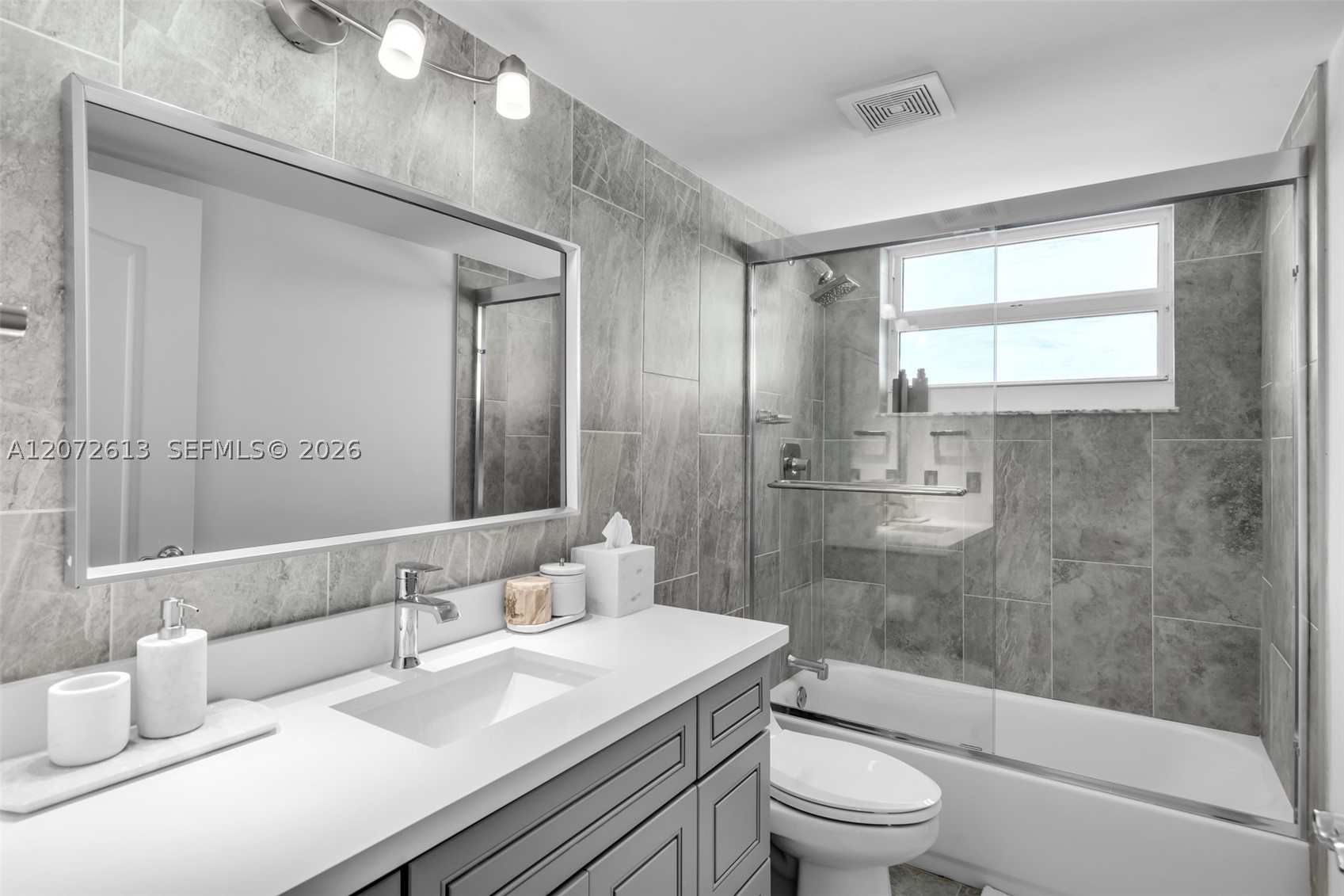 1200 Brickell Bay Dr #2501, Miami FL 33131