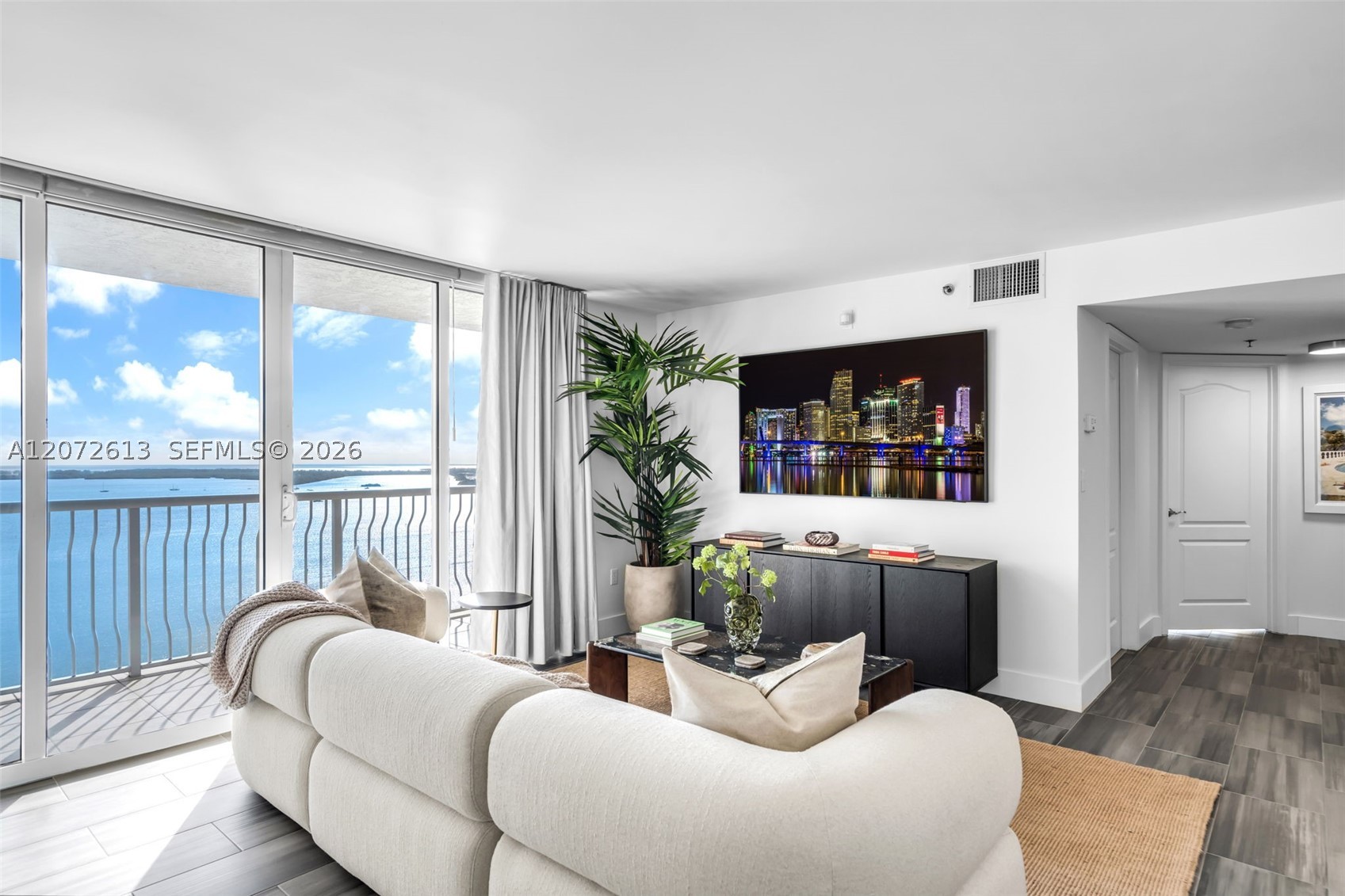 1200 Brickell Bay Dr #2501, Miami FL 33131