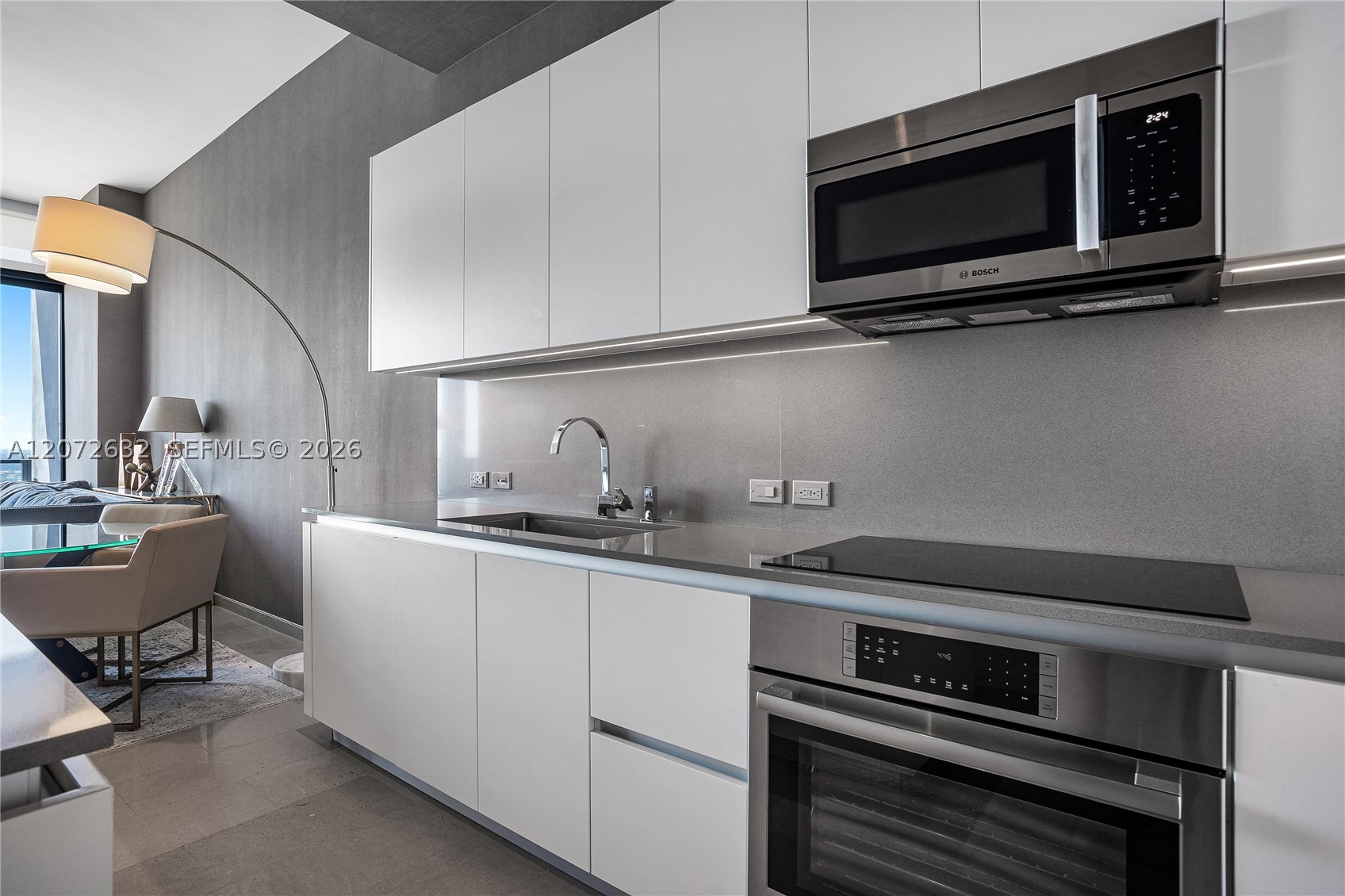 88 SW 7th St #4006, Miami FL 33130