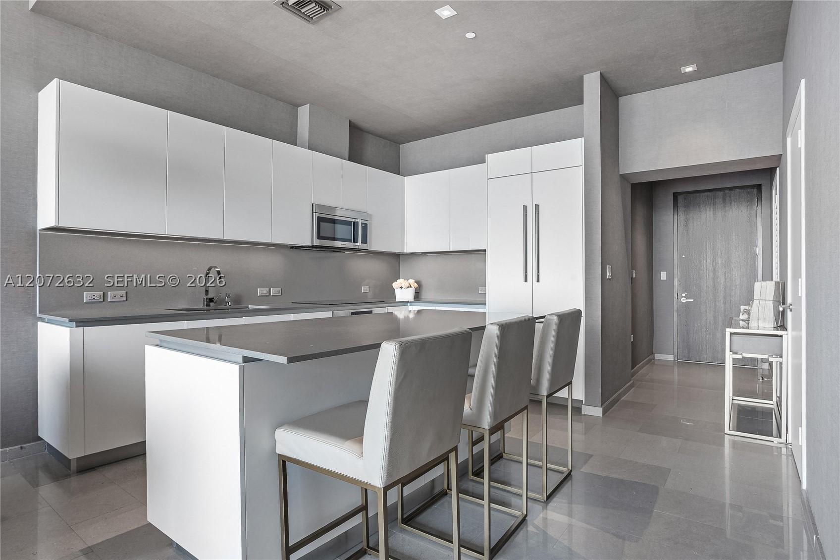 88 SW 7th St #4006, Miami FL 33130