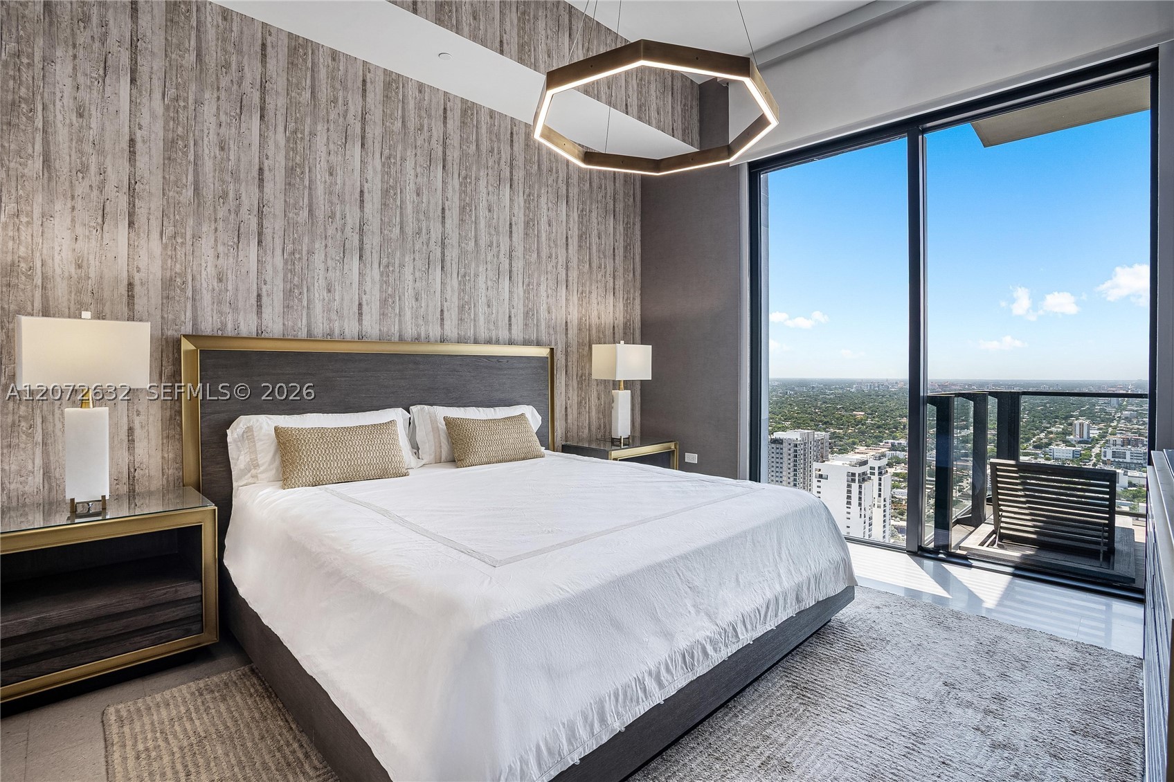 88 SW 7th St #4006, Miami FL 33130