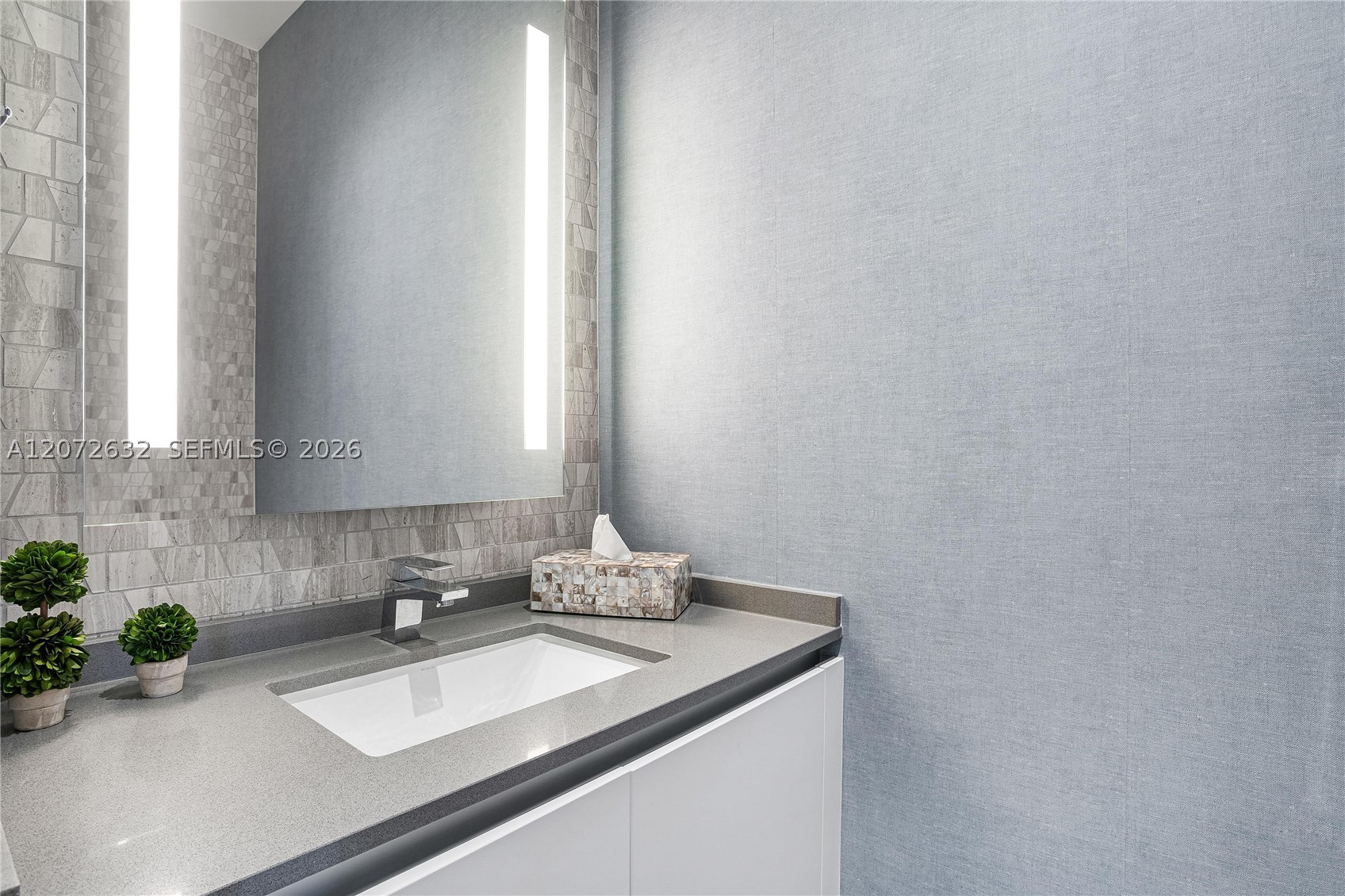 88 SW 7th St #4006, Miami FL 33130