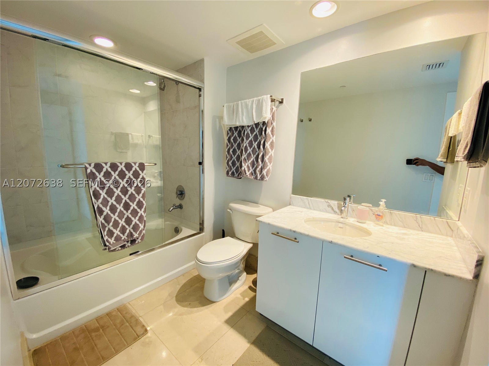 950 Brickell Bay Dr #3709, Miami FL 33131