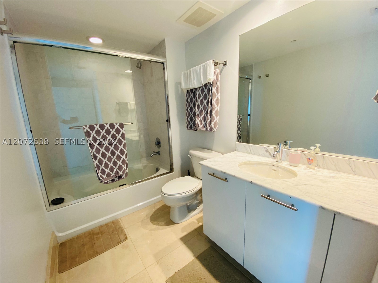 950 Brickell Bay Dr #3709, Miami FL 33131
