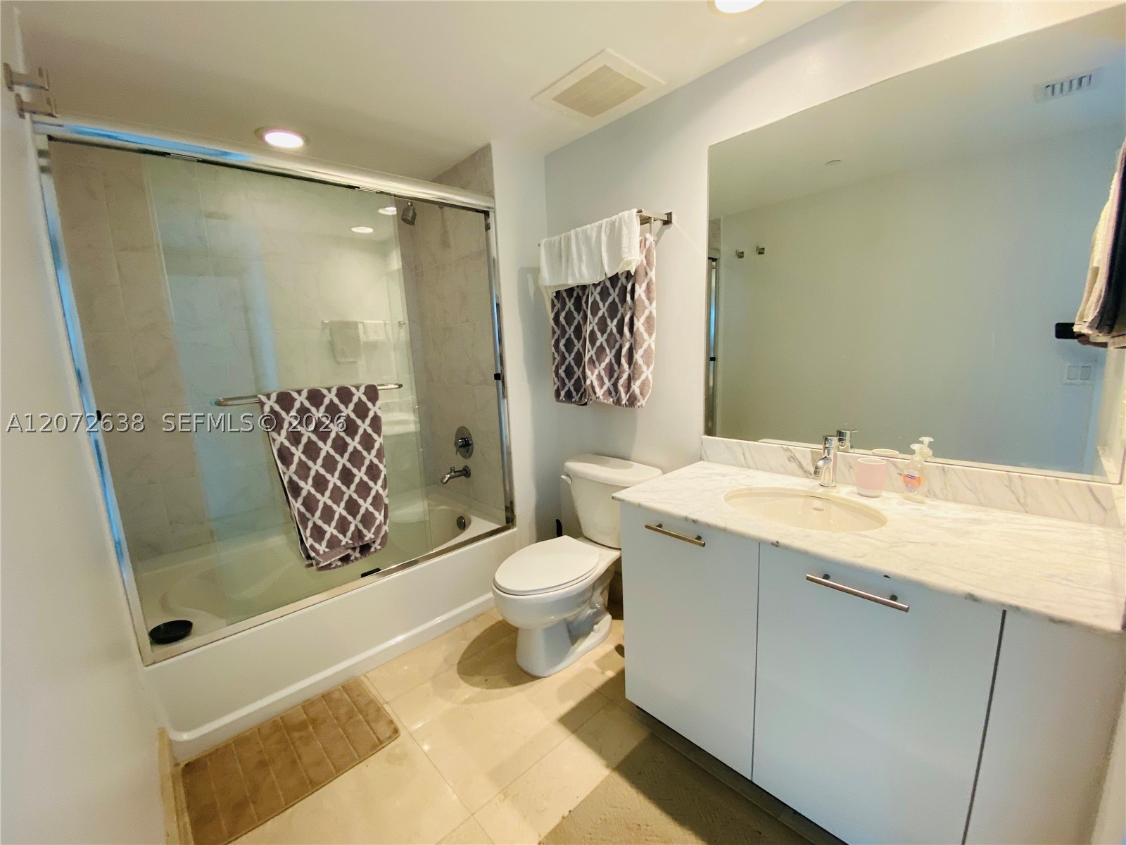 950 Brickell Bay Dr #3709, Miami FL 33131