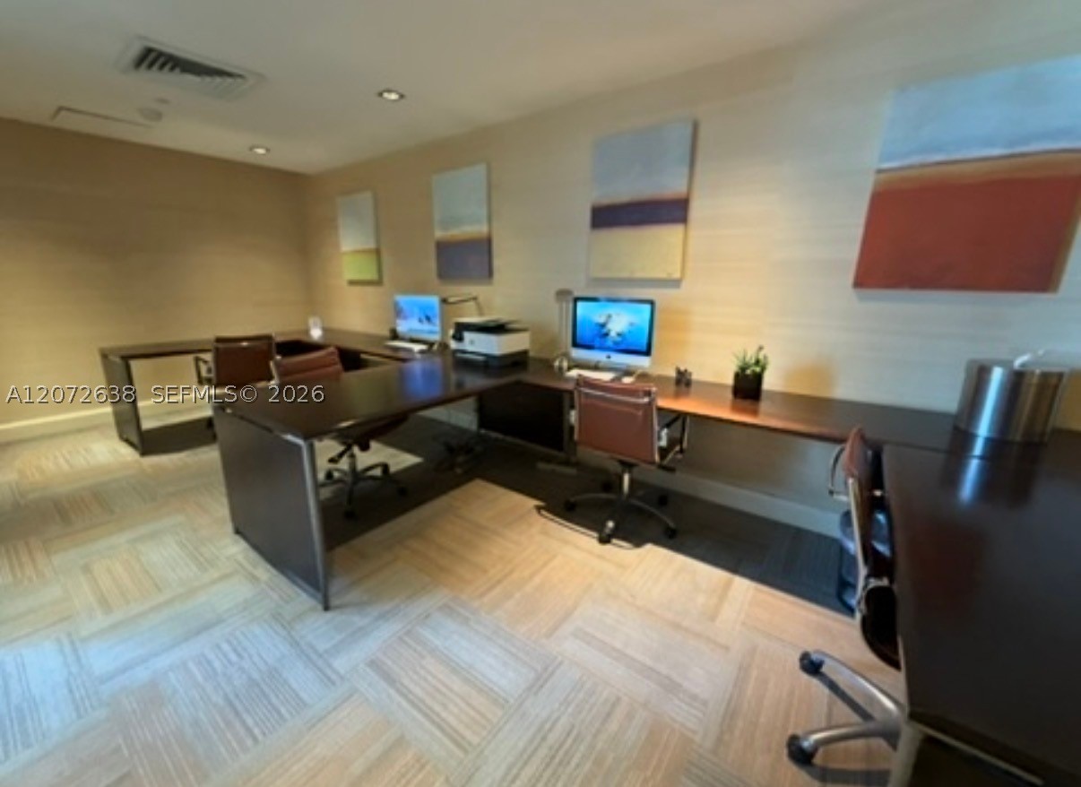 950 Brickell Bay Dr #3709, Miami FL 33131